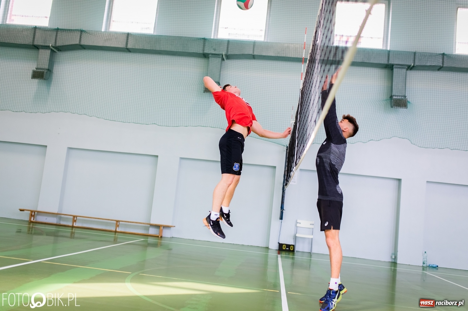 Zdjęcie w galerii na portalu naszraciborz.pl: Turniej dwójek siatkarskich chłopców w SP 18 w Raciborzu wiadomości z regionu