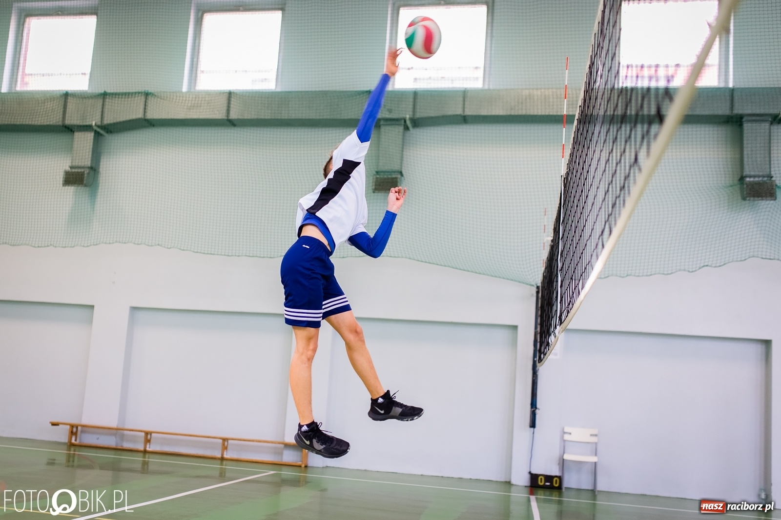 Zdjęcie w galerii na portalu naszraciborz.pl: Turniej dwójek siatkarskich chłopców w SP 18 w Raciborzu wiadomości z regionu