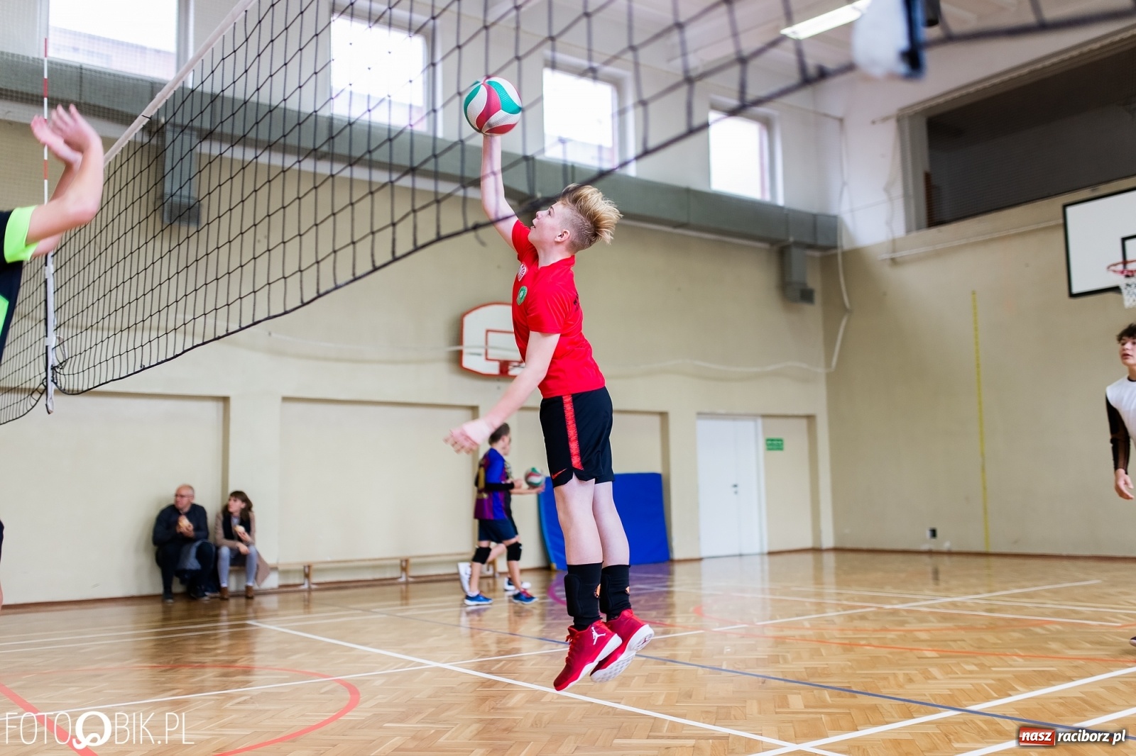 Zdjęcie w galerii na portalu naszraciborz.pl: Turniej dwójek siatkarskich chłopców w SP 18 w Raciborzu wiadomości z regionu
