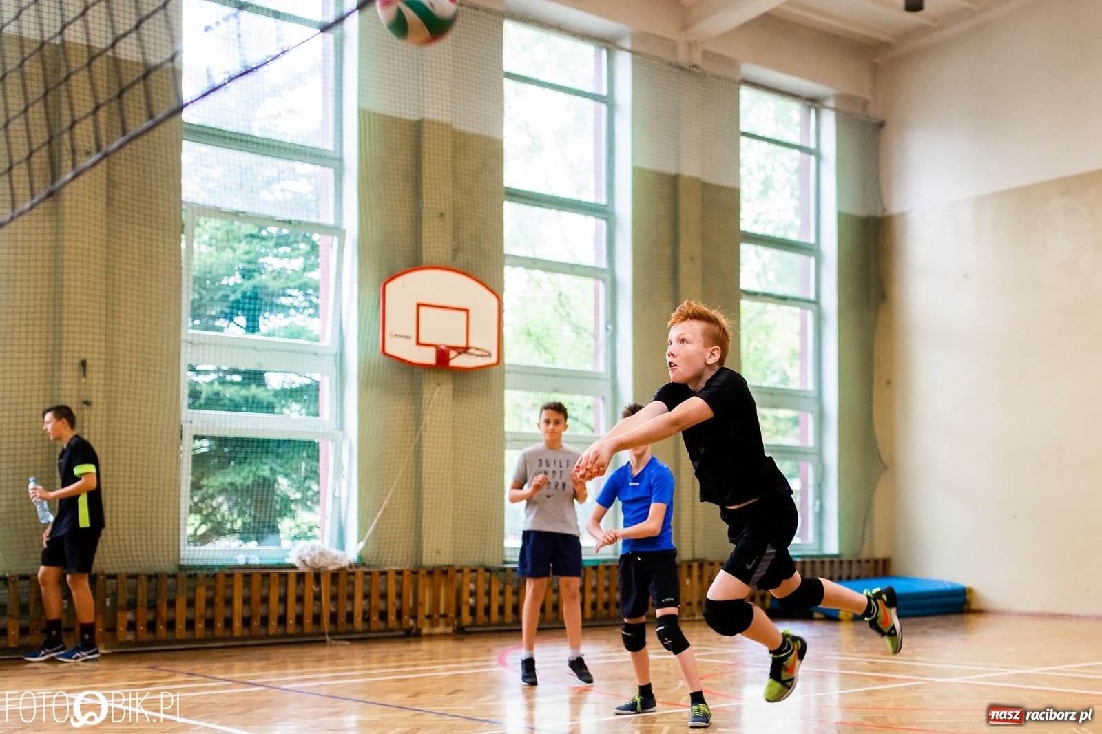 Zdjęcie w galerii na portalu naszraciborz.pl: Turniej dwójek siatkarskich chłopców w SP 18 w Raciborzu wiadomości z regionu