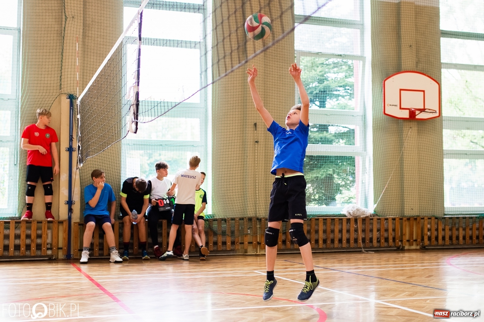 Zdjęcie w galerii na portalu naszraciborz.pl: Turniej dwójek siatkarskich chłopców w SP 18 w Raciborzu wiadomości z regionu
