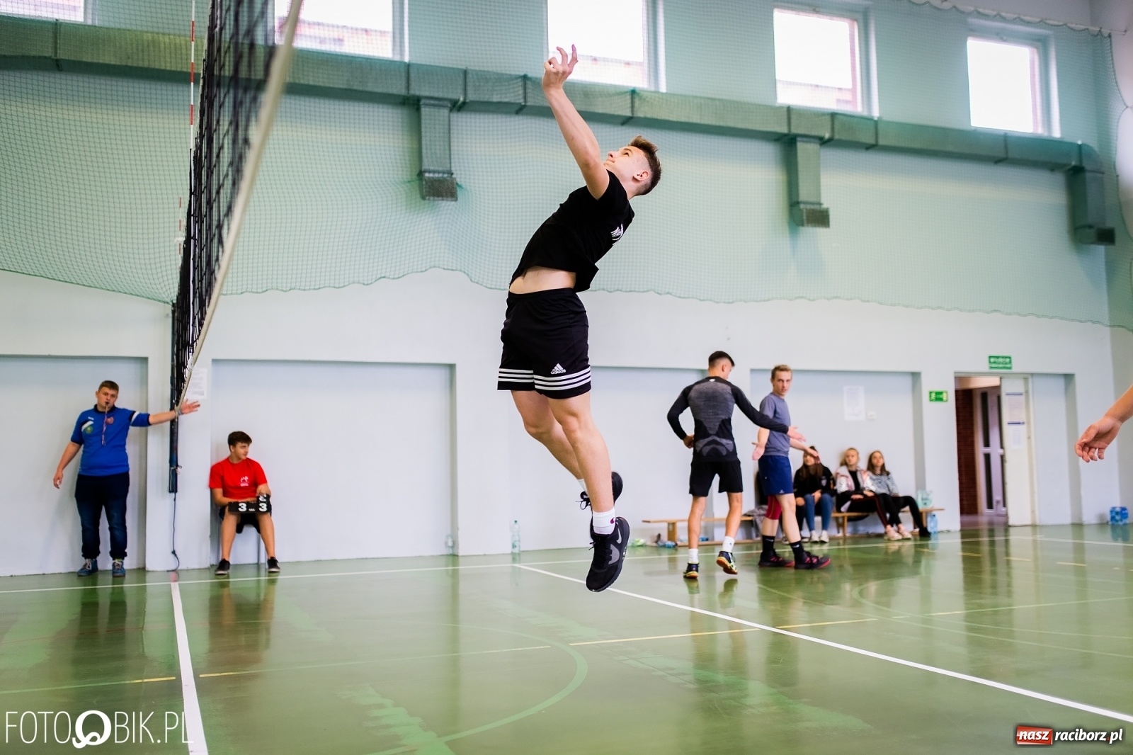 Zdjęcie w galerii na portalu naszraciborz.pl: Turniej dwójek siatkarskich chłopców w SP 18 w Raciborzu wiadomości z regionu