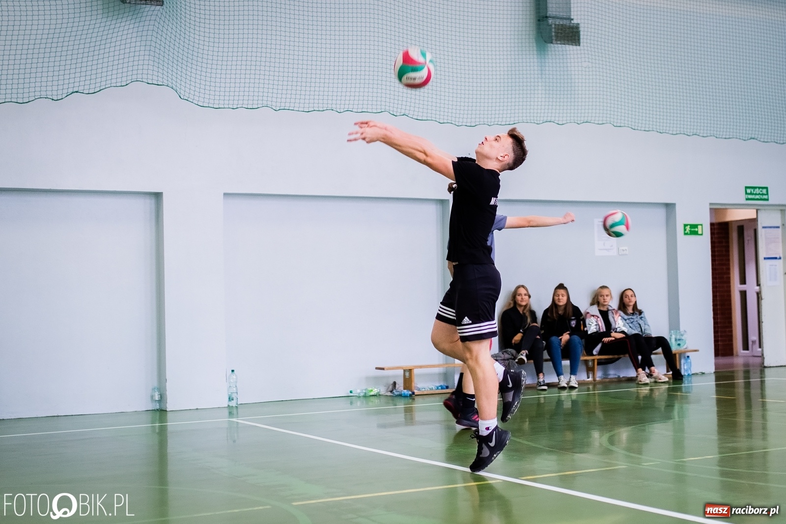 Zdjęcie w galerii na portalu naszraciborz.pl: Turniej dwójek siatkarskich chłopców w SP 18 w Raciborzu wiadomości z regionu