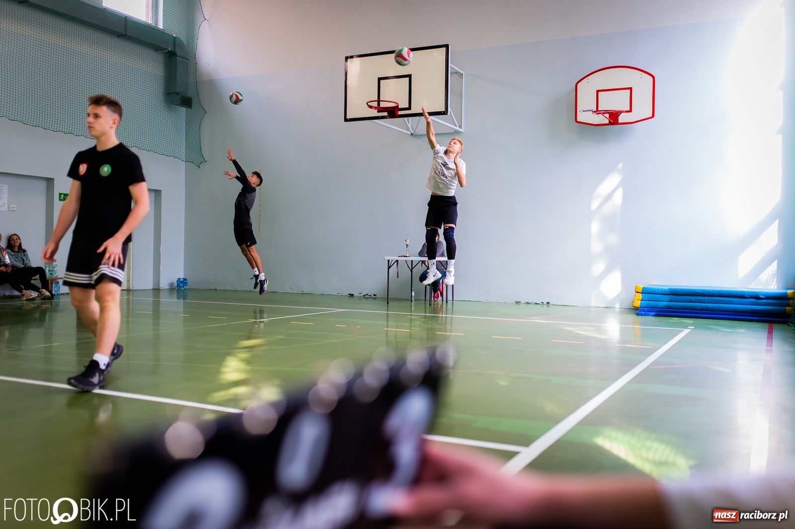 Zdjęcie w galerii na portalu naszraciborz.pl: Turniej dwójek siatkarskich chłopców w SP 18 w Raciborzu wiadomości z regionu