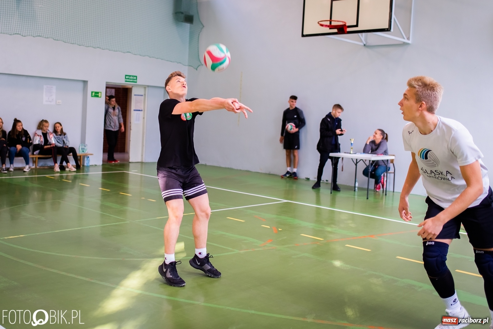 Zdjęcie w galerii na portalu naszraciborz.pl: Turniej dwójek siatkarskich chłopców w SP 18 w Raciborzu wiadomości z regionu