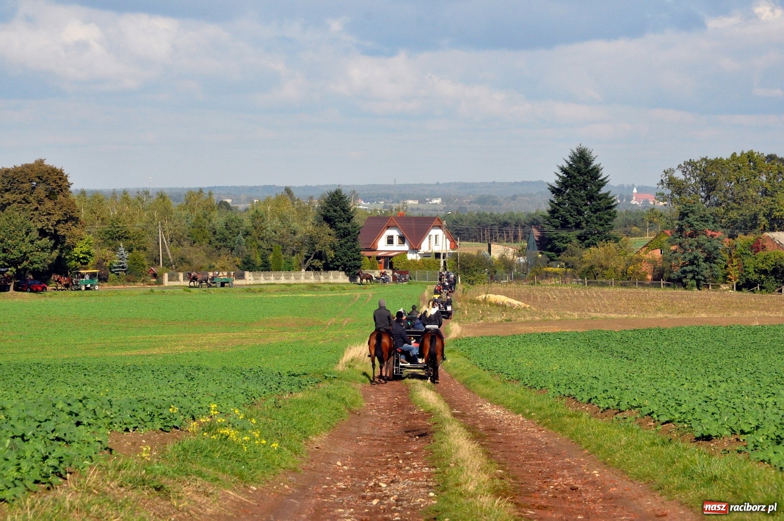 Zdjęcie w galerii na portalu naszraciborz.pl: W Łańcach na Hubertusie dwa razy gonili lisa [FOTO i WIDEO]  wiadomości z regionu