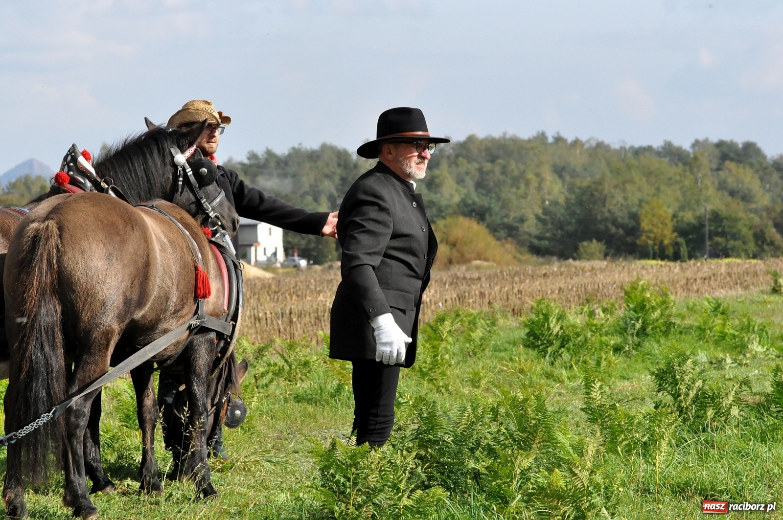 Zdjęcie w galerii na portalu naszraciborz.pl: W Łańcach na Hubertusie dwa razy gonili lisa [FOTO i WIDEO]  wiadomości z regionu