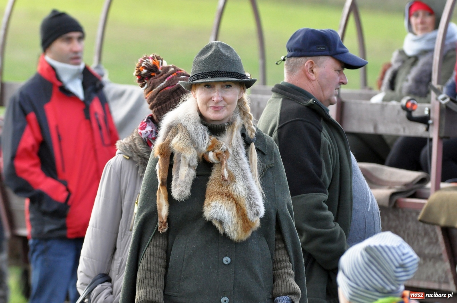 Zdjęcie w galerii na portalu naszraciborz.pl: W Łańcach na Hubertusie dwa razy gonili lisa [FOTO i WIDEO]  wiadomości z regionu