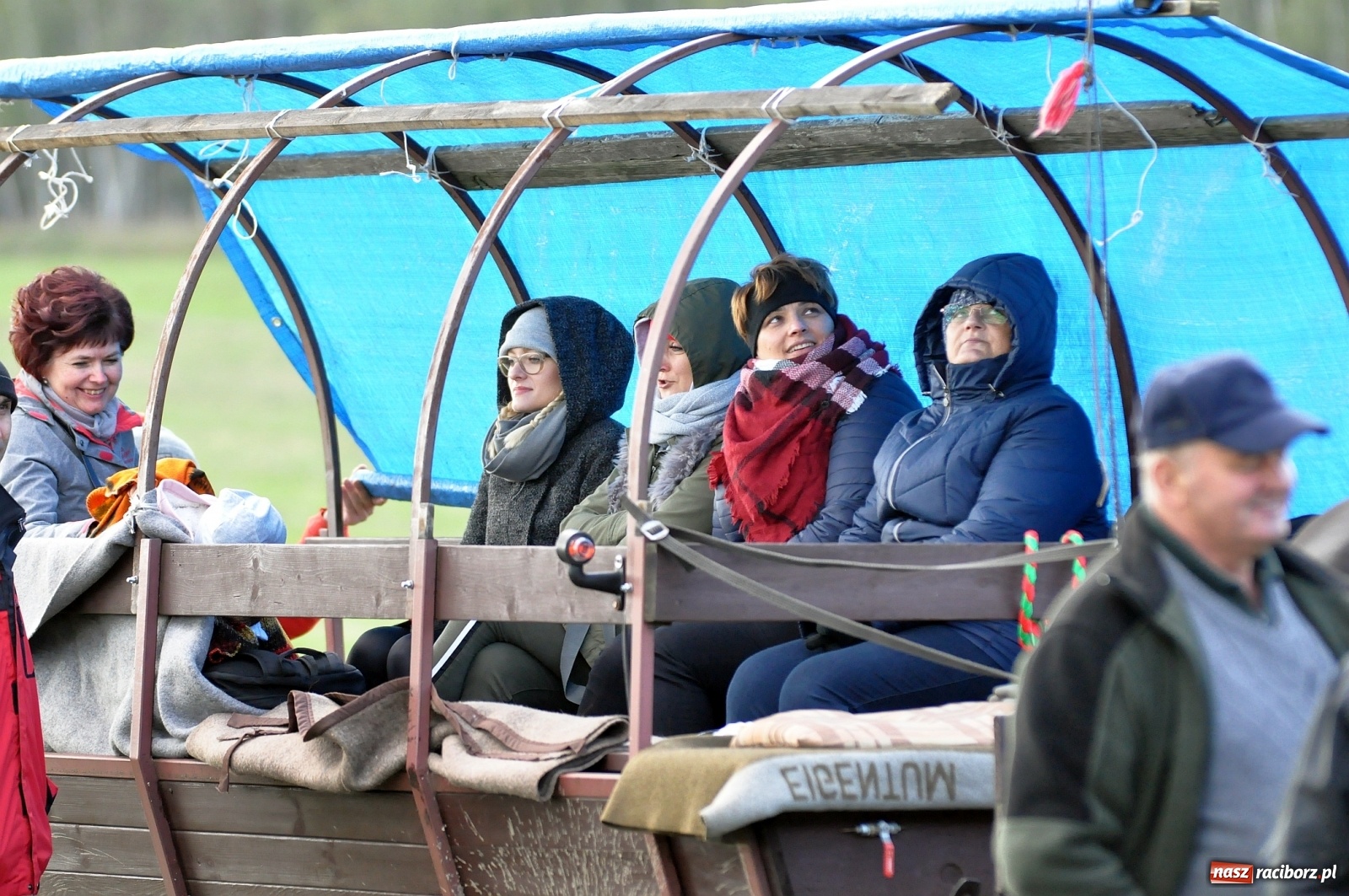 Zdjęcie w galerii na portalu naszraciborz.pl: W Łańcach na Hubertusie dwa razy gonili lisa [FOTO i WIDEO]  wiadomości z regionu