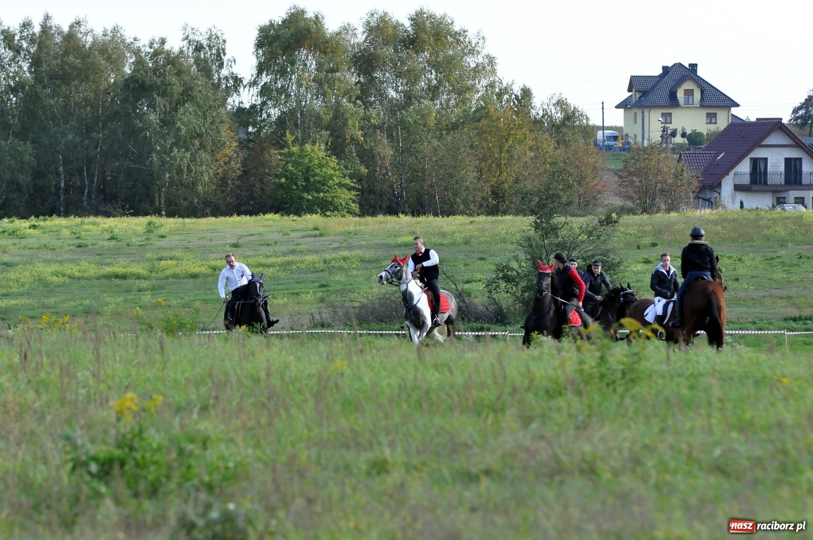 Zdjęcie w galerii na portalu naszraciborz.pl: W Łańcach na Hubertusie dwa razy gonili lisa [FOTO i WIDEO]  wiadomości z regionu