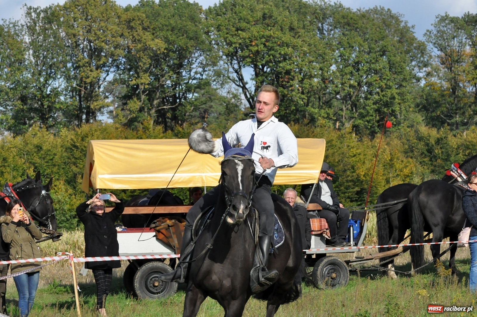 Zdjęcie w galerii na portalu naszraciborz.pl: W Łańcach na Hubertusie dwa razy gonili lisa [FOTO i WIDEO]  wiadomości z regionu