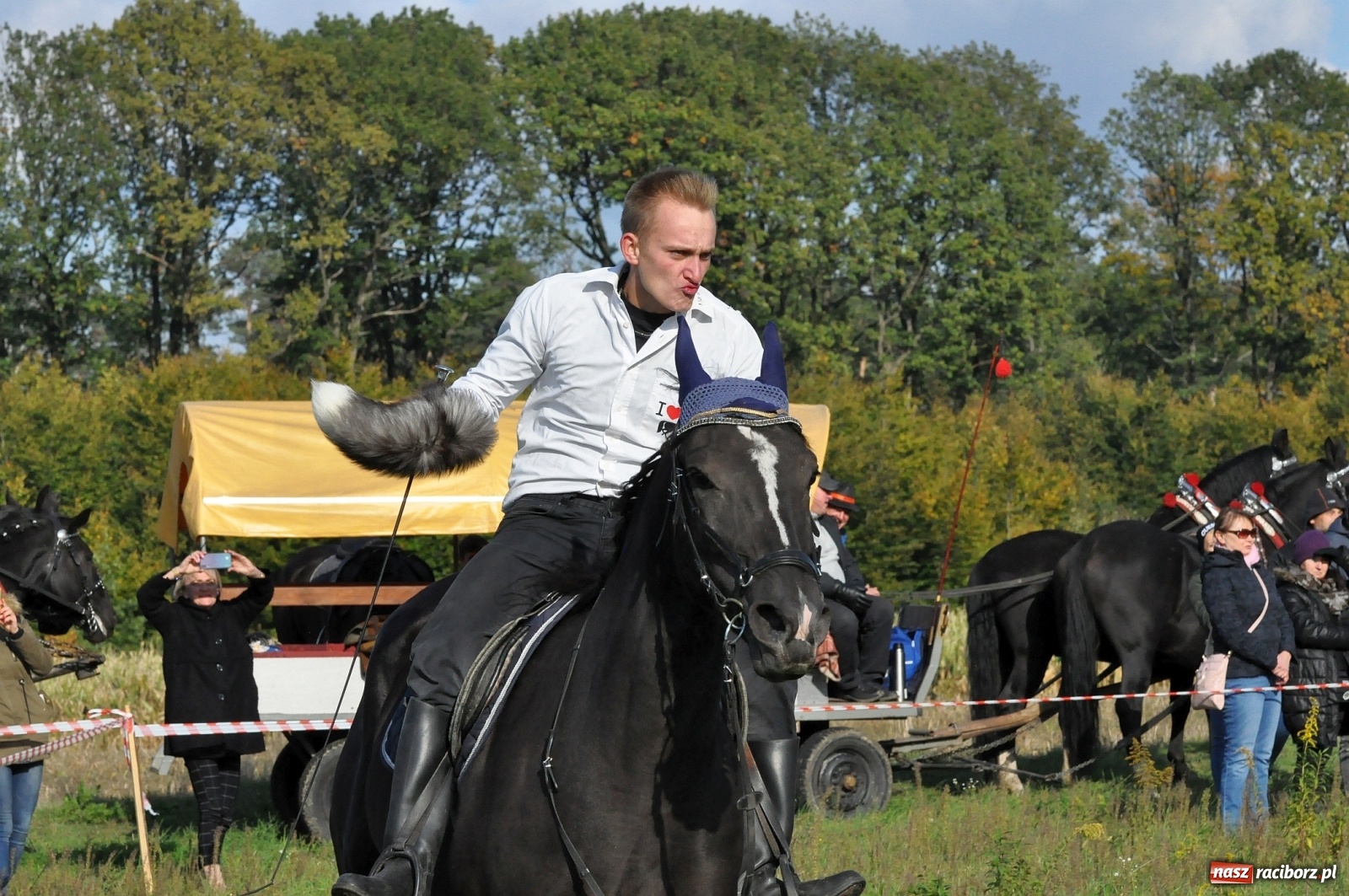 Zdjęcie w galerii na portalu naszraciborz.pl: W Łańcach na Hubertusie dwa razy gonili lisa [FOTO i WIDEO]  wiadomości z regionu