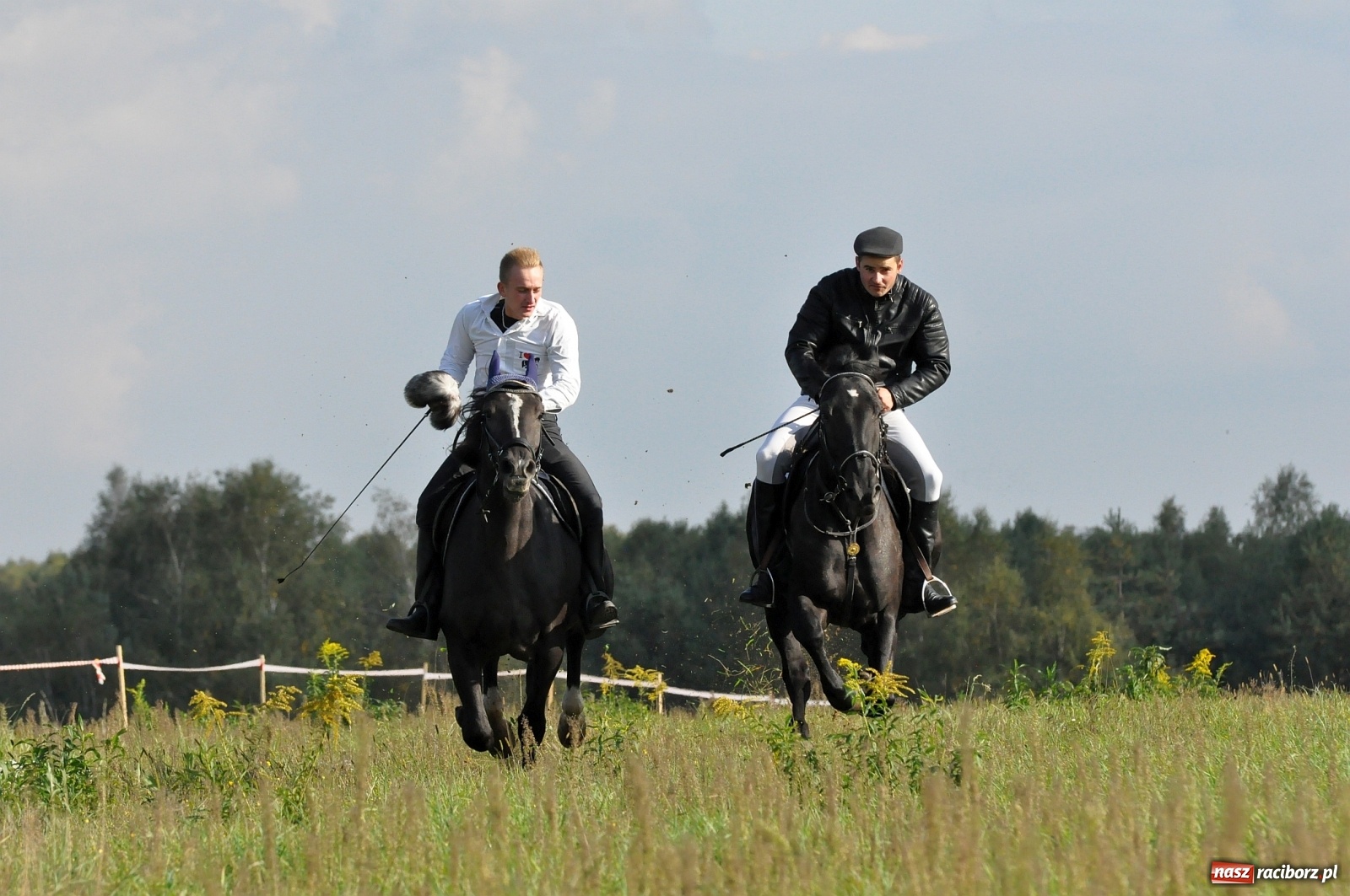 Zdjęcie w galerii na portalu naszraciborz.pl: W Łańcach na Hubertusie dwa razy gonili lisa [FOTO i WIDEO]  wiadomości z regionu