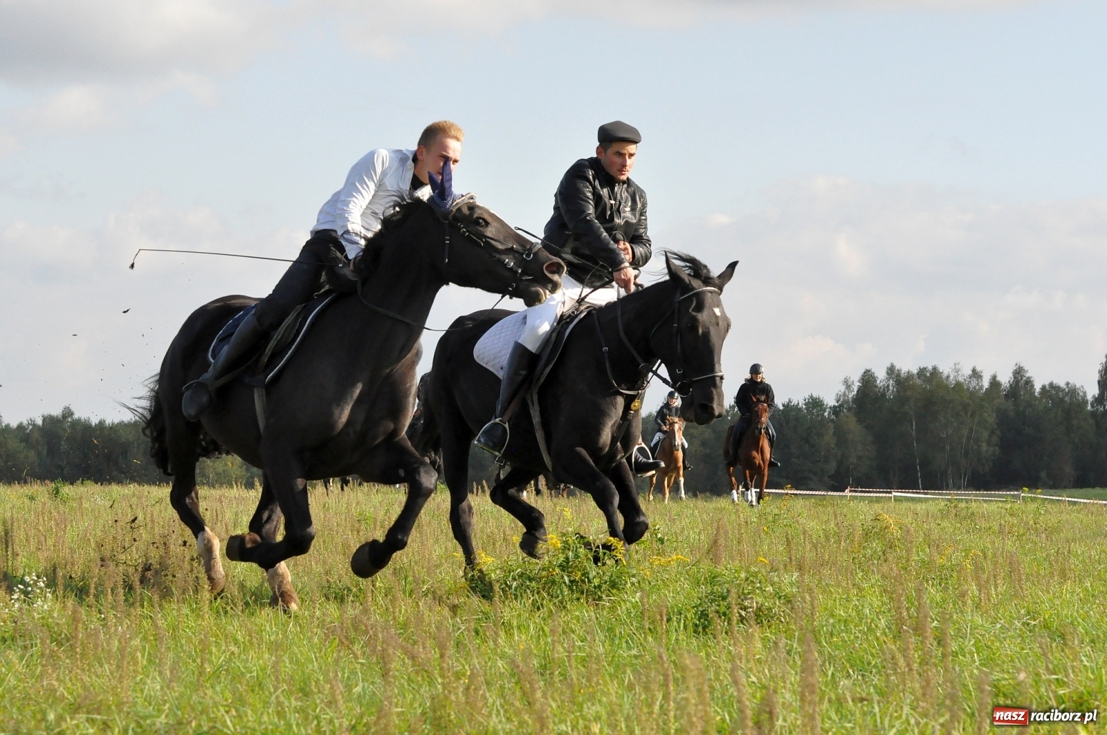 Zdjęcie w galerii na portalu naszraciborz.pl: W Łańcach na Hubertusie dwa razy gonili lisa [FOTO i WIDEO]  wiadomości z regionu