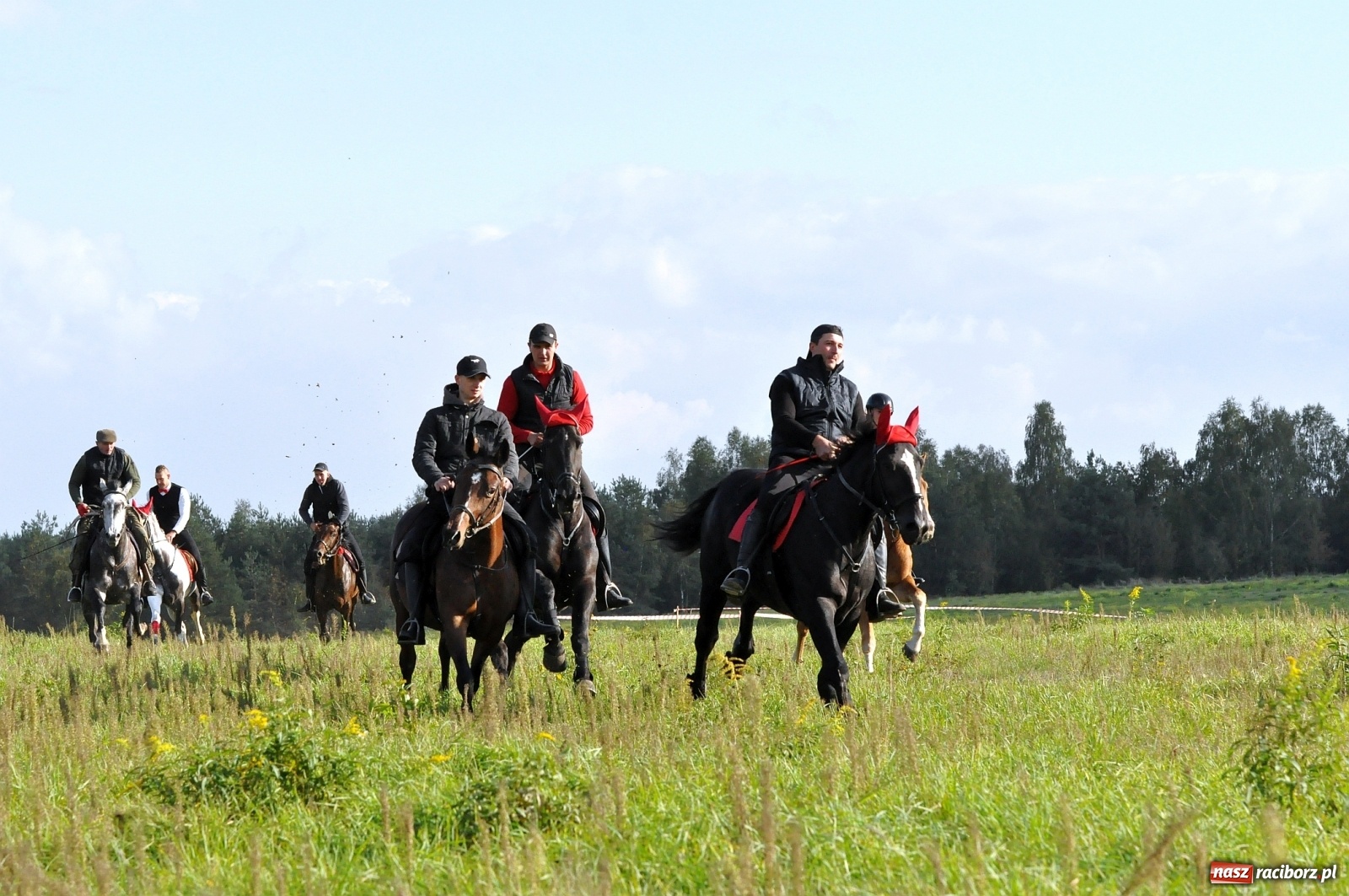Zdjęcie w galerii na portalu naszraciborz.pl: W Łańcach na Hubertusie dwa razy gonili lisa [FOTO i WIDEO]  wiadomości z regionu