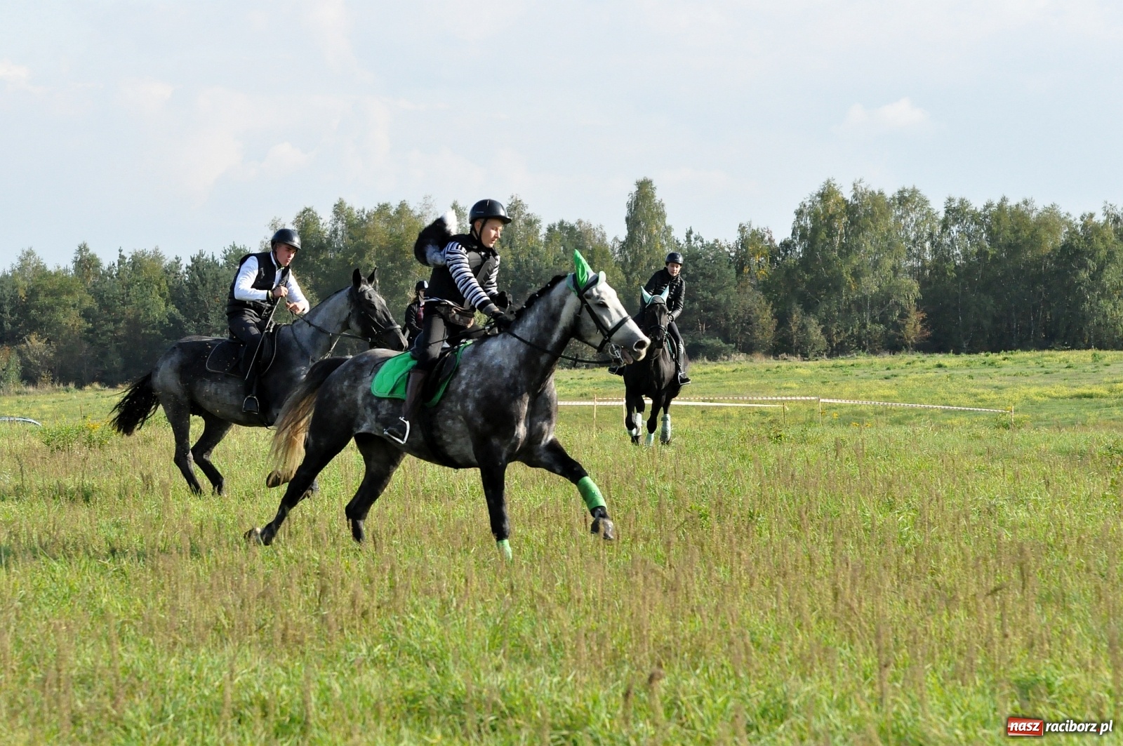 Zdjęcie w galerii na portalu naszraciborz.pl: W Łańcach na Hubertusie dwa razy gonili lisa [FOTO i WIDEO]  wiadomości z regionu