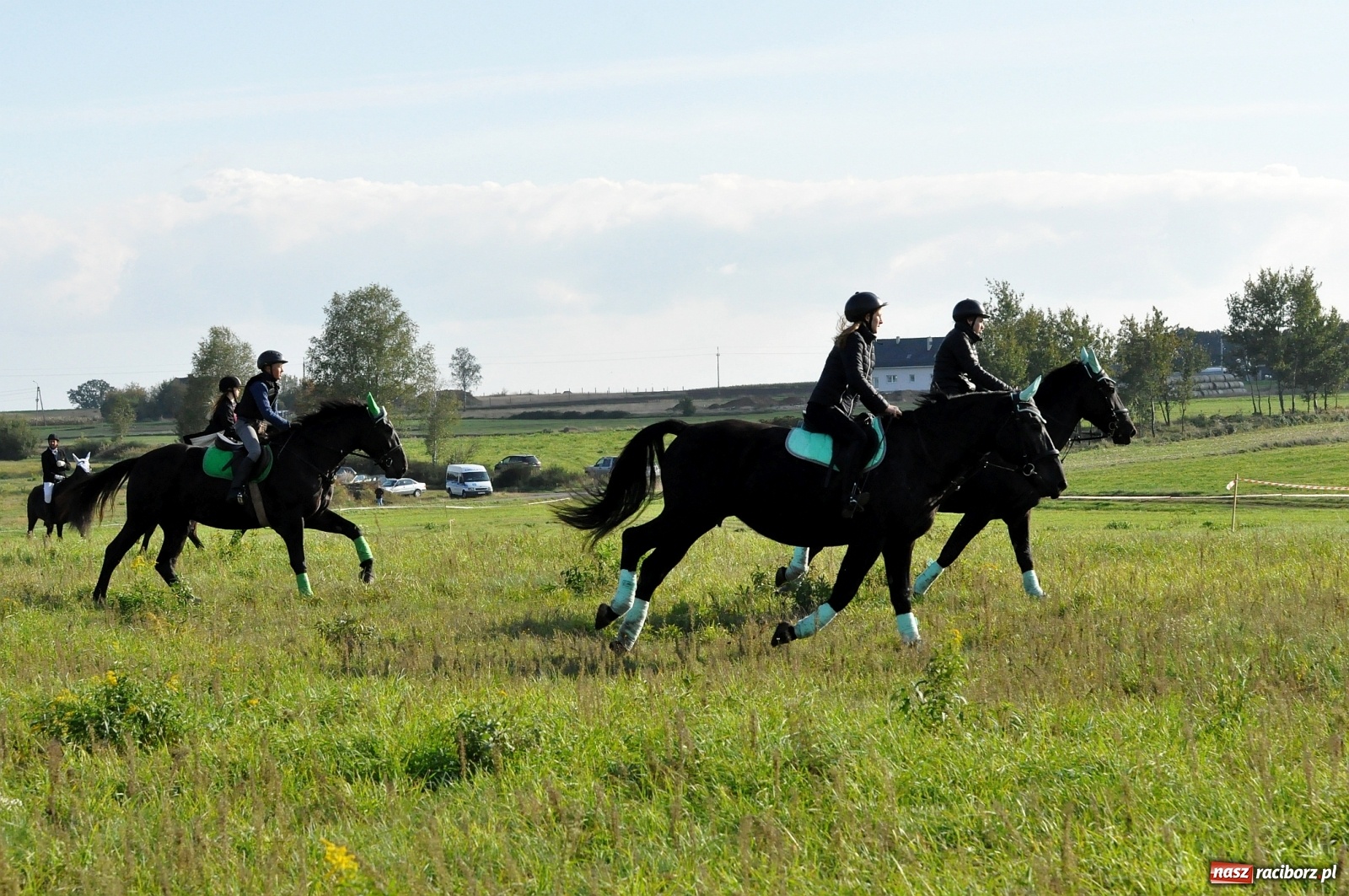 Zdjęcie w galerii na portalu naszraciborz.pl: W Łańcach na Hubertusie dwa razy gonili lisa [FOTO i WIDEO]  wiadomości z regionu