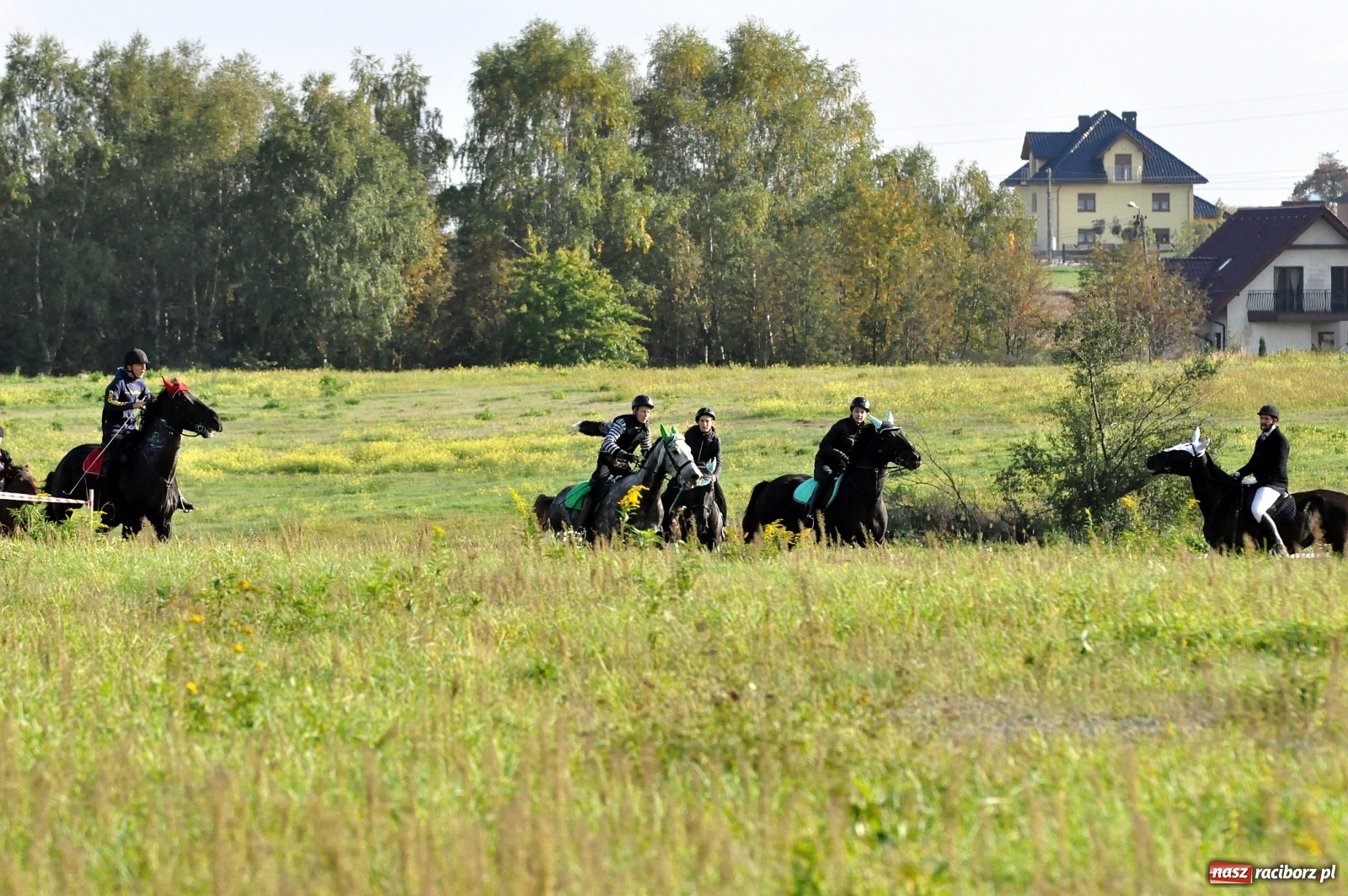 Zdjęcie w galerii na portalu naszraciborz.pl: W Łańcach na Hubertusie dwa razy gonili lisa [FOTO i WIDEO]  wiadomości z regionu