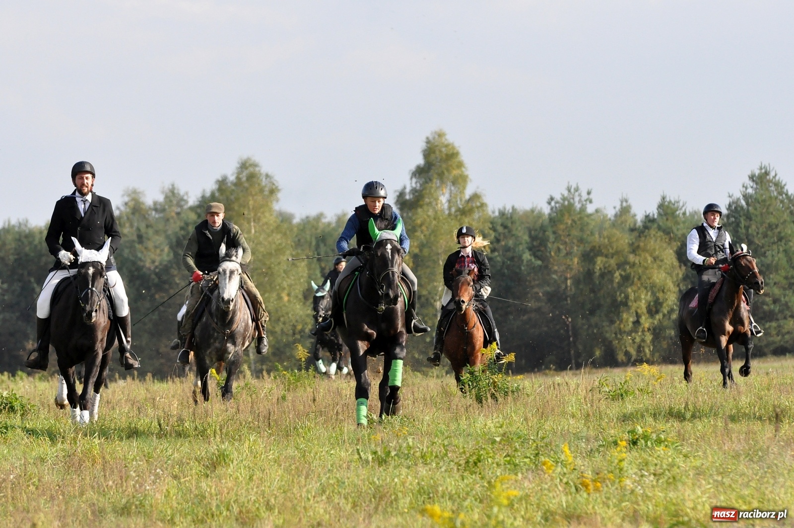 Zdjęcie w galerii na portalu naszraciborz.pl: W Łańcach na Hubertusie dwa razy gonili lisa [FOTO i WIDEO]  wiadomości z regionu