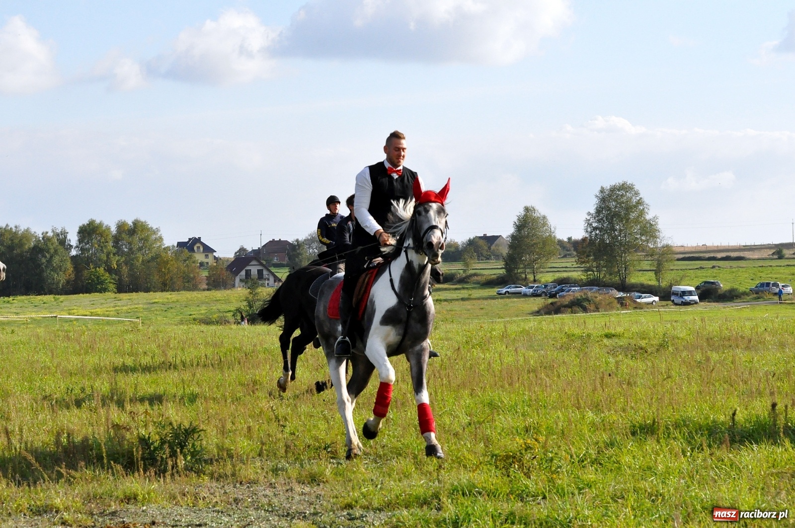 Zdjęcie w galerii na portalu naszraciborz.pl: W Łańcach na Hubertusie dwa razy gonili lisa [FOTO i WIDEO]  wiadomości z regionu