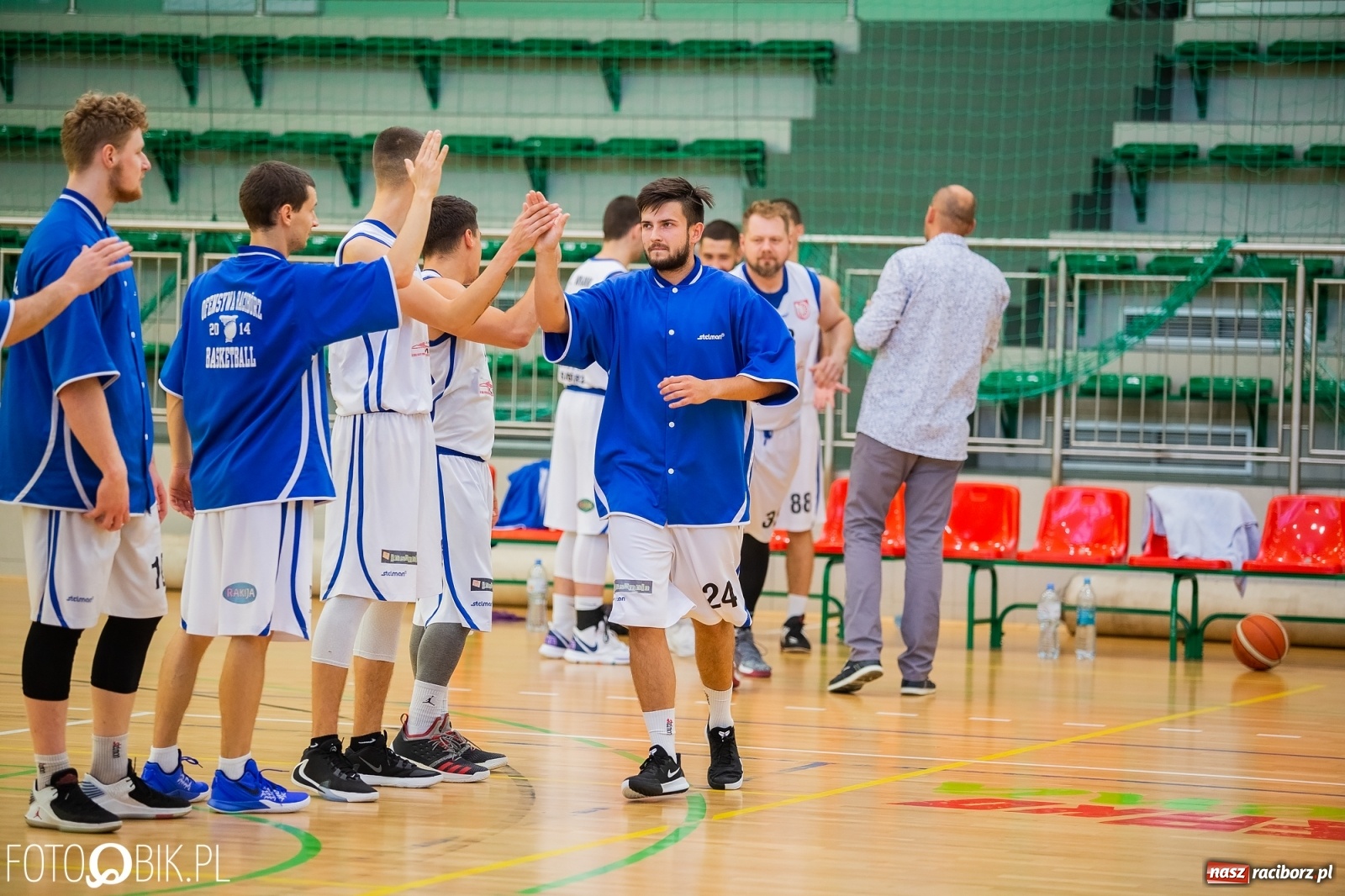 Zdjęcie w galerii na portalu naszraciborz.pl: Koszykówka. Dreszczowiec w inauguracyjnym starciu Ofensywy wiadomości z regionu