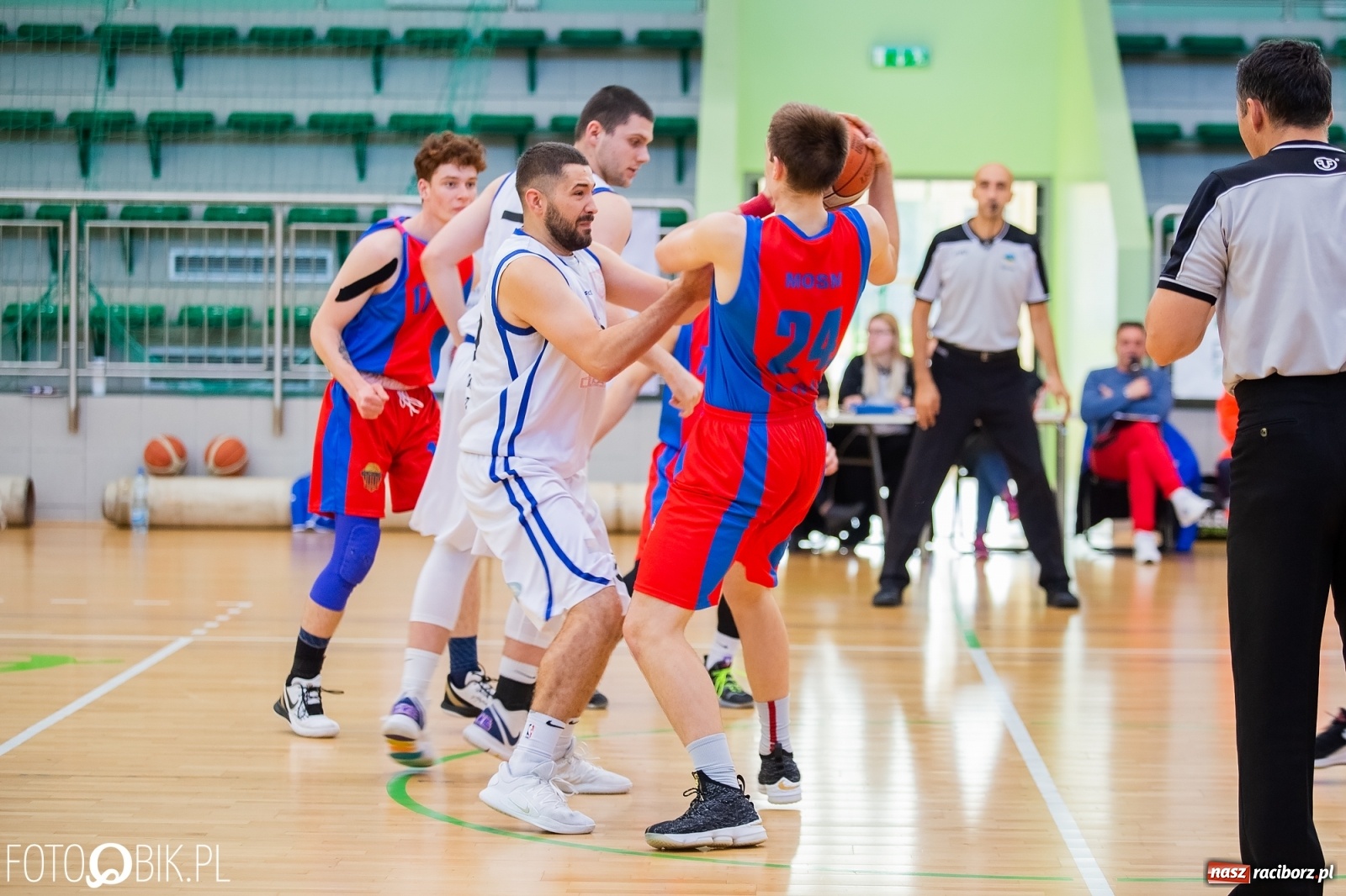 Zdjęcie w galerii na portalu naszraciborz.pl: Koszykówka. Dreszczowiec w inauguracyjnym starciu Ofensywy wiadomości z regionu