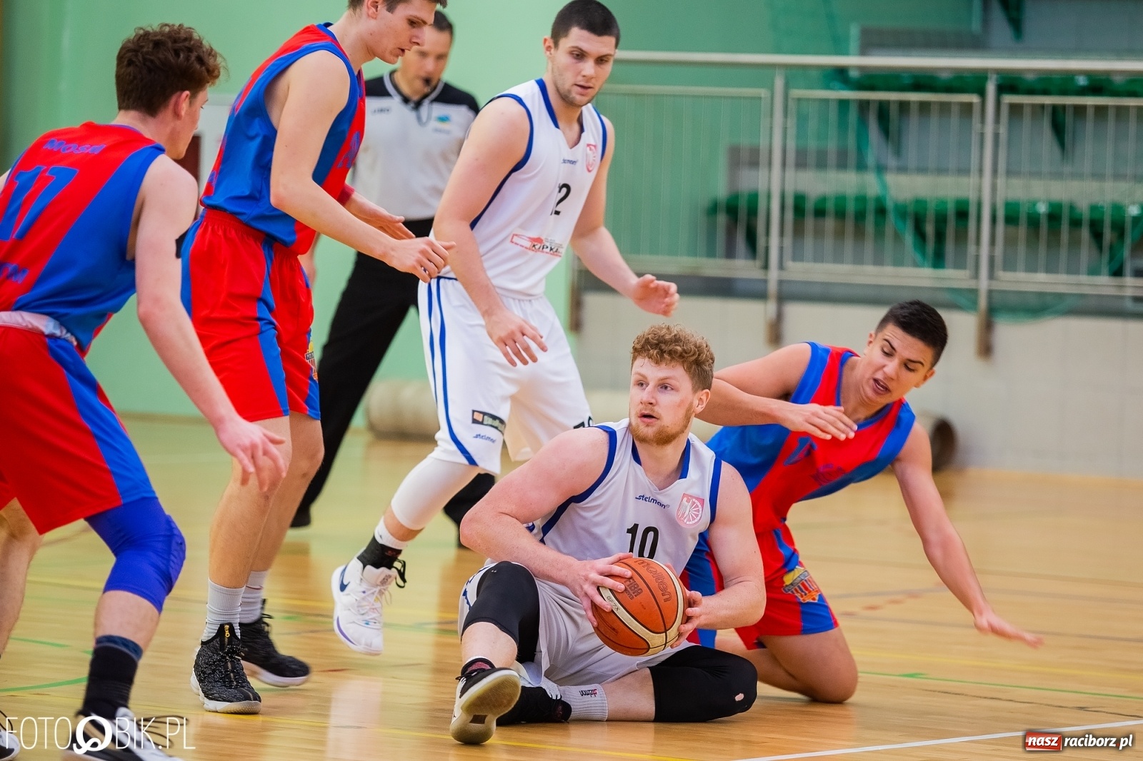 Zdjęcie w galerii na portalu naszraciborz.pl: Koszykówka. Dreszczowiec w inauguracyjnym starciu Ofensywy wiadomości z regionu