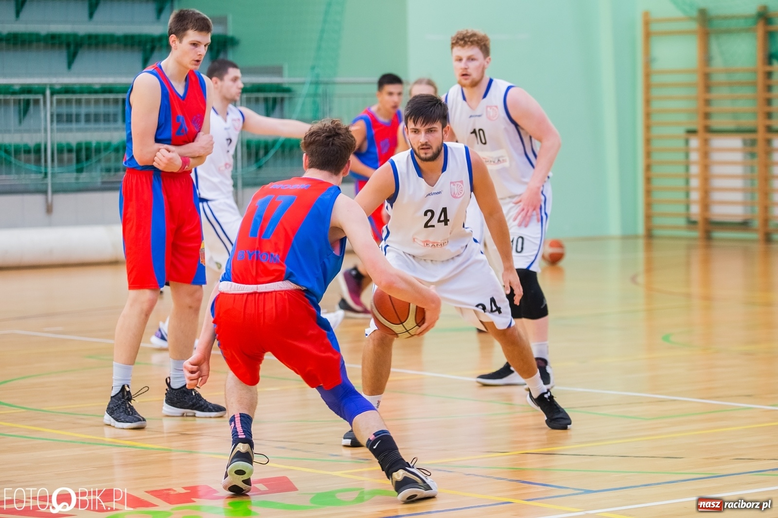 Zdjęcie w galerii na portalu naszraciborz.pl: Koszykówka. Dreszczowiec w inauguracyjnym starciu Ofensywy wiadomości z regionu
