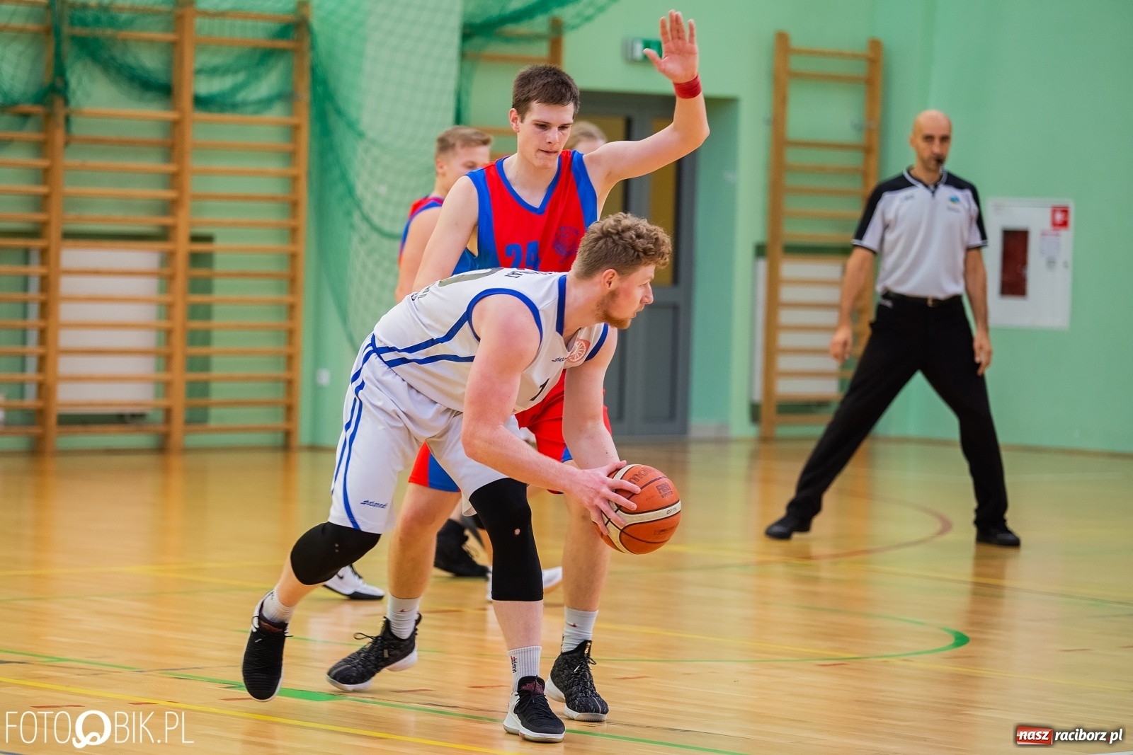 Zdjęcie w galerii na portalu naszraciborz.pl: Koszykówka. Dreszczowiec w inauguracyjnym starciu Ofensywy wiadomości z regionu