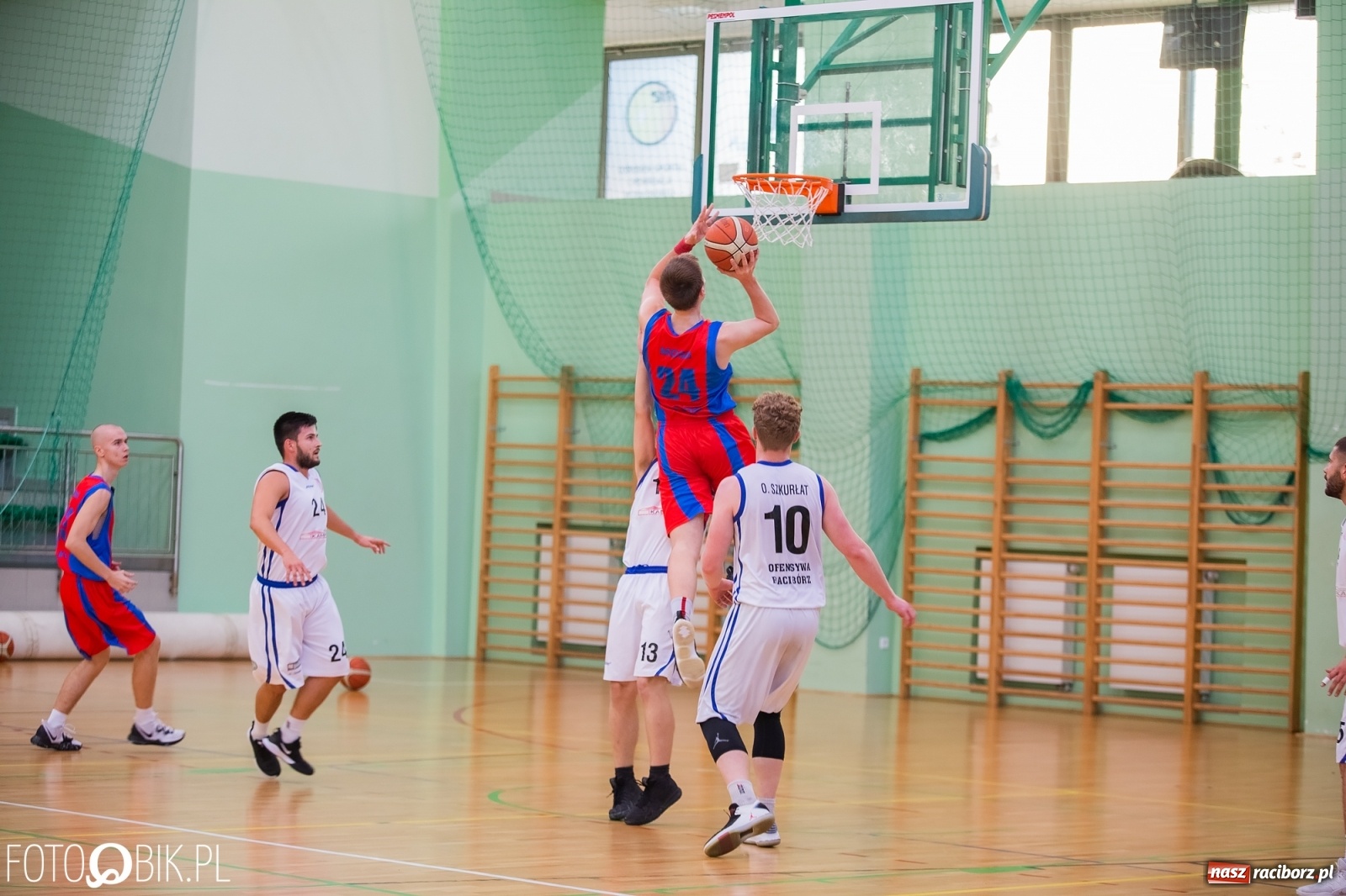 Zdjęcie w galerii na portalu naszraciborz.pl: Koszykówka. Dreszczowiec w inauguracyjnym starciu Ofensywy wiadomości z regionu