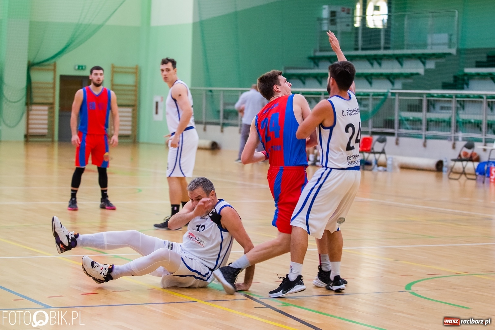 Zdjęcie w galerii na portalu naszraciborz.pl: Koszykówka. Dreszczowiec w inauguracyjnym starciu Ofensywy wiadomości z regionu