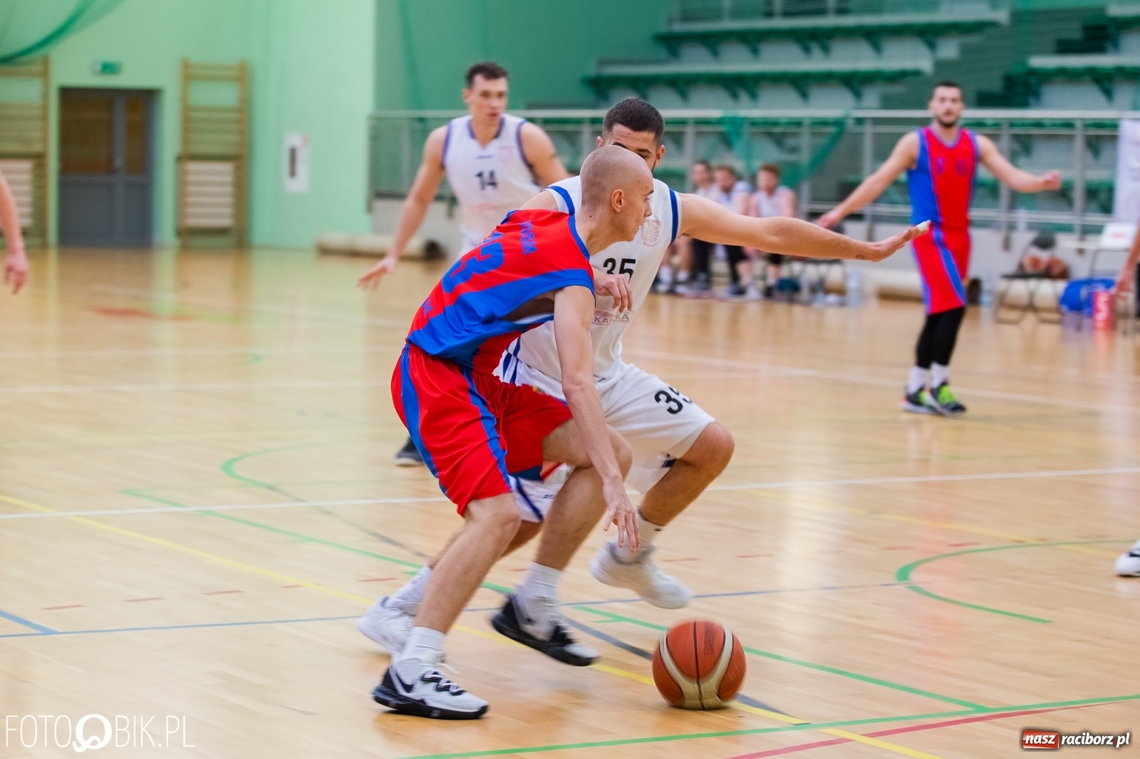 Zdjęcie w galerii na portalu naszraciborz.pl: Koszykówka. Dreszczowiec w inauguracyjnym starciu Ofensywy wiadomości z regionu