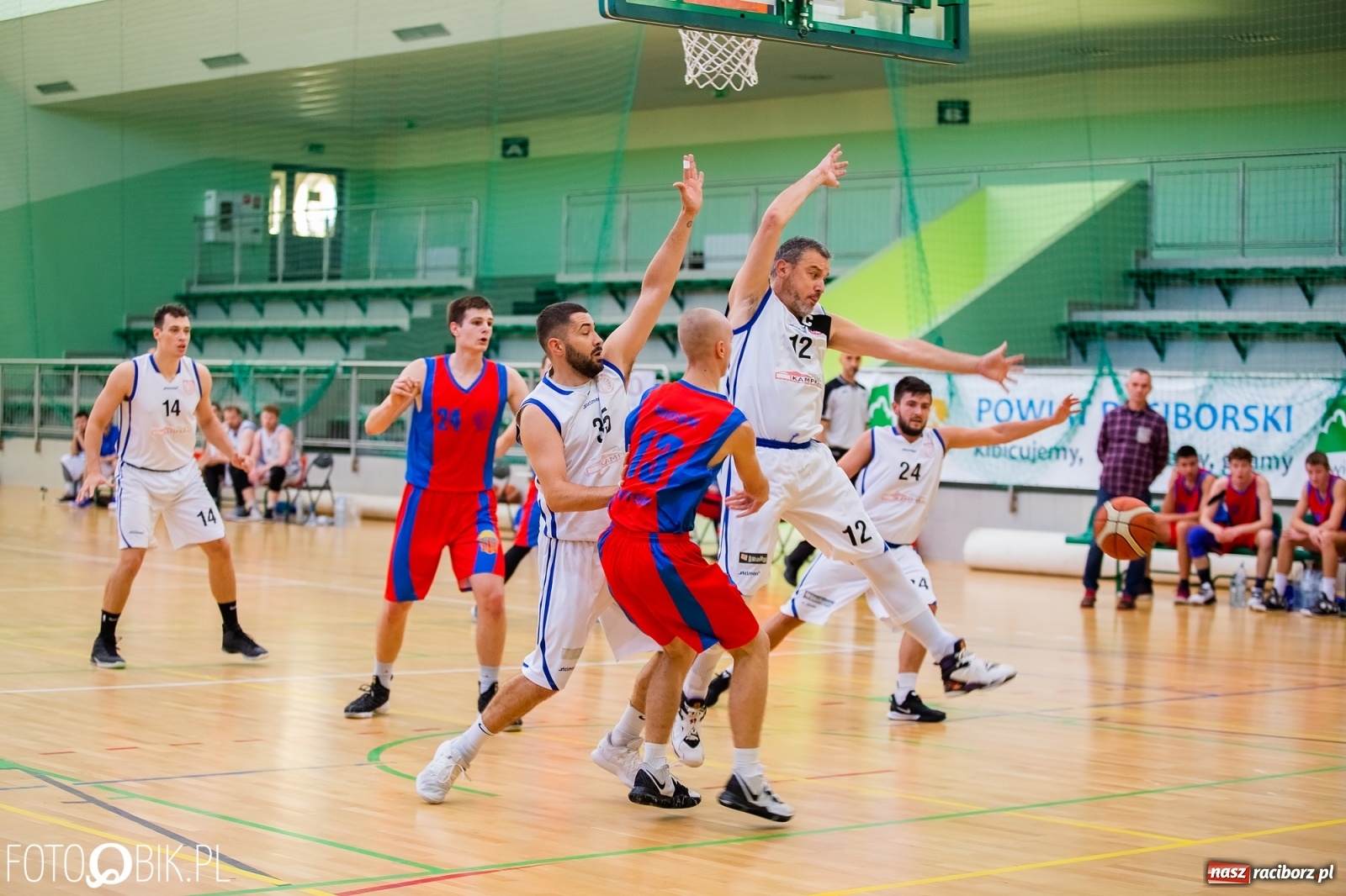 Zdjęcie w galerii na portalu naszraciborz.pl: Koszykówka. Dreszczowiec w inauguracyjnym starciu Ofensywy wiadomości z regionu