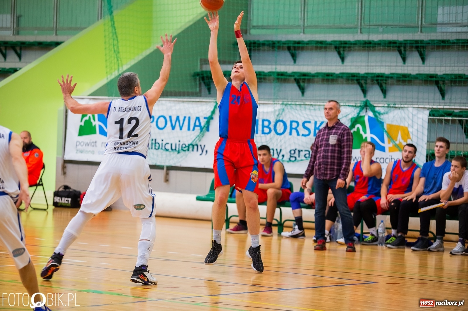 Zdjęcie w galerii na portalu naszraciborz.pl: Koszykówka. Dreszczowiec w inauguracyjnym starciu Ofensywy wiadomości z regionu