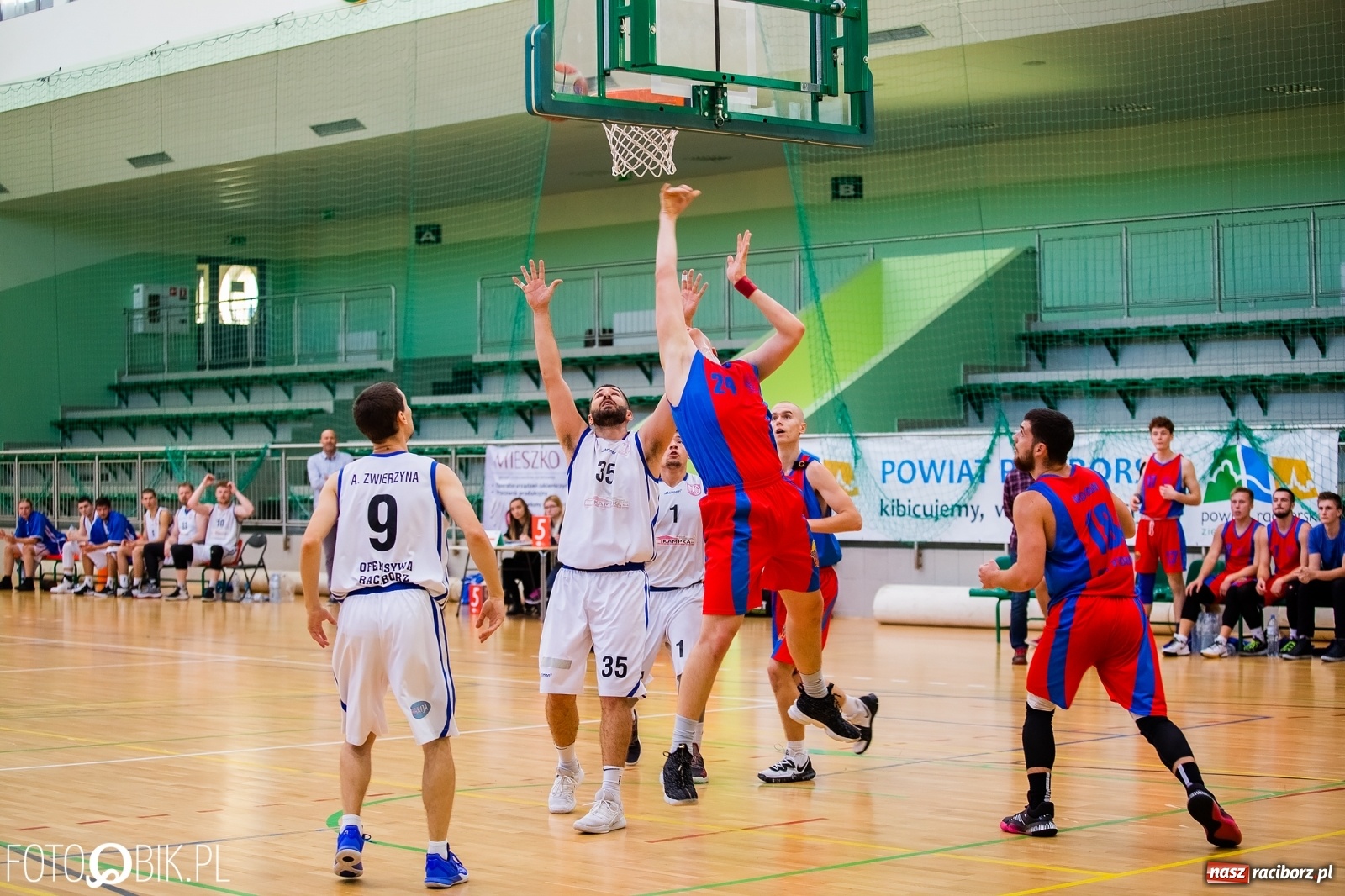 Zdjęcie w galerii na portalu naszraciborz.pl: Koszykówka. Dreszczowiec w inauguracyjnym starciu Ofensywy wiadomości z regionu