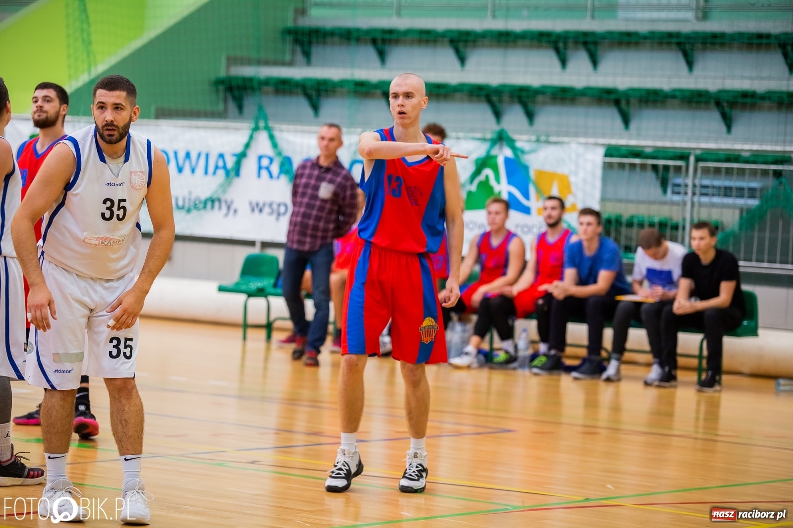 Zdjęcie w galerii na portalu naszraciborz.pl: Koszykówka. Dreszczowiec w inauguracyjnym starciu Ofensywy wiadomości z regionu
