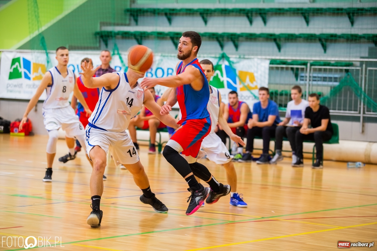 Zdjęcie w galerii na portalu naszraciborz.pl: Koszykówka. Dreszczowiec w inauguracyjnym starciu Ofensywy wiadomości z regionu