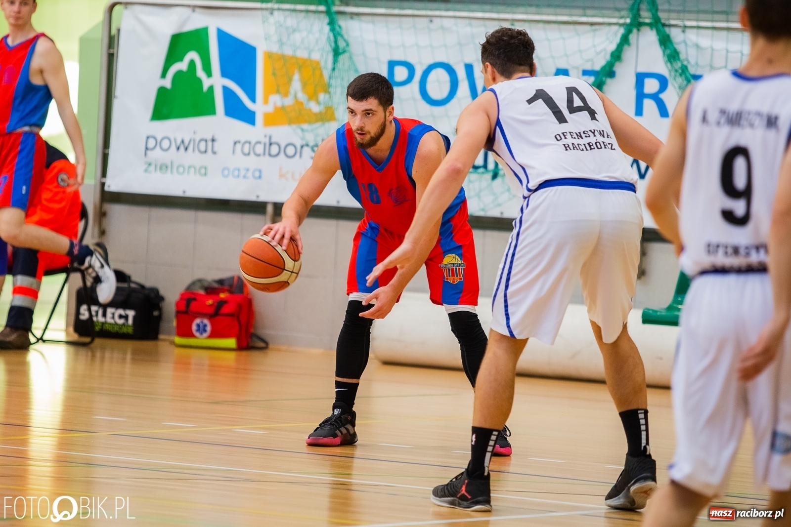 Zdjęcie w galerii na portalu naszraciborz.pl: Koszykówka. Dreszczowiec w inauguracyjnym starciu Ofensywy wiadomości z regionu