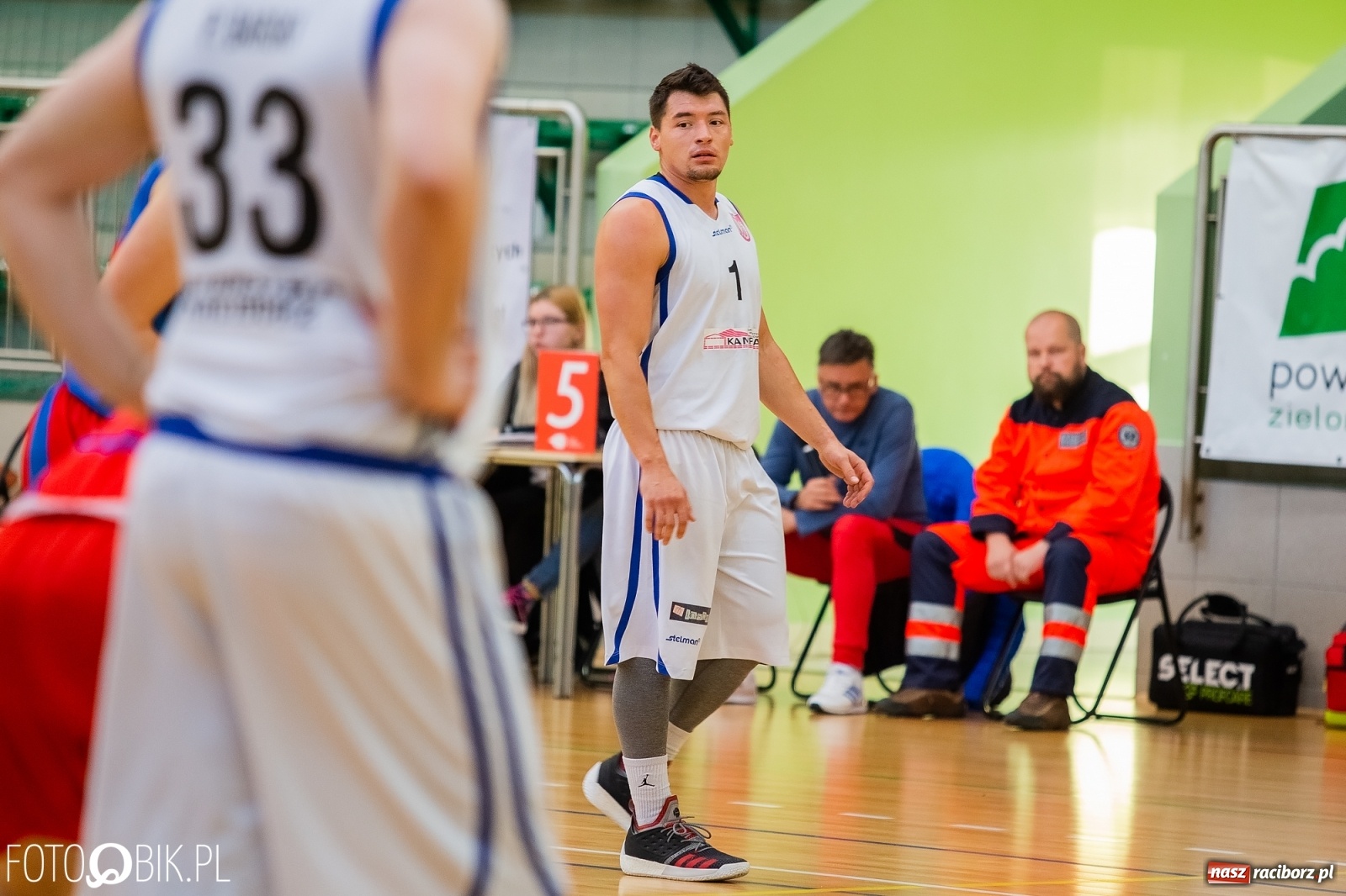 Zdjęcie w galerii na portalu naszraciborz.pl: Koszykówka. Dreszczowiec w inauguracyjnym starciu Ofensywy wiadomości z regionu