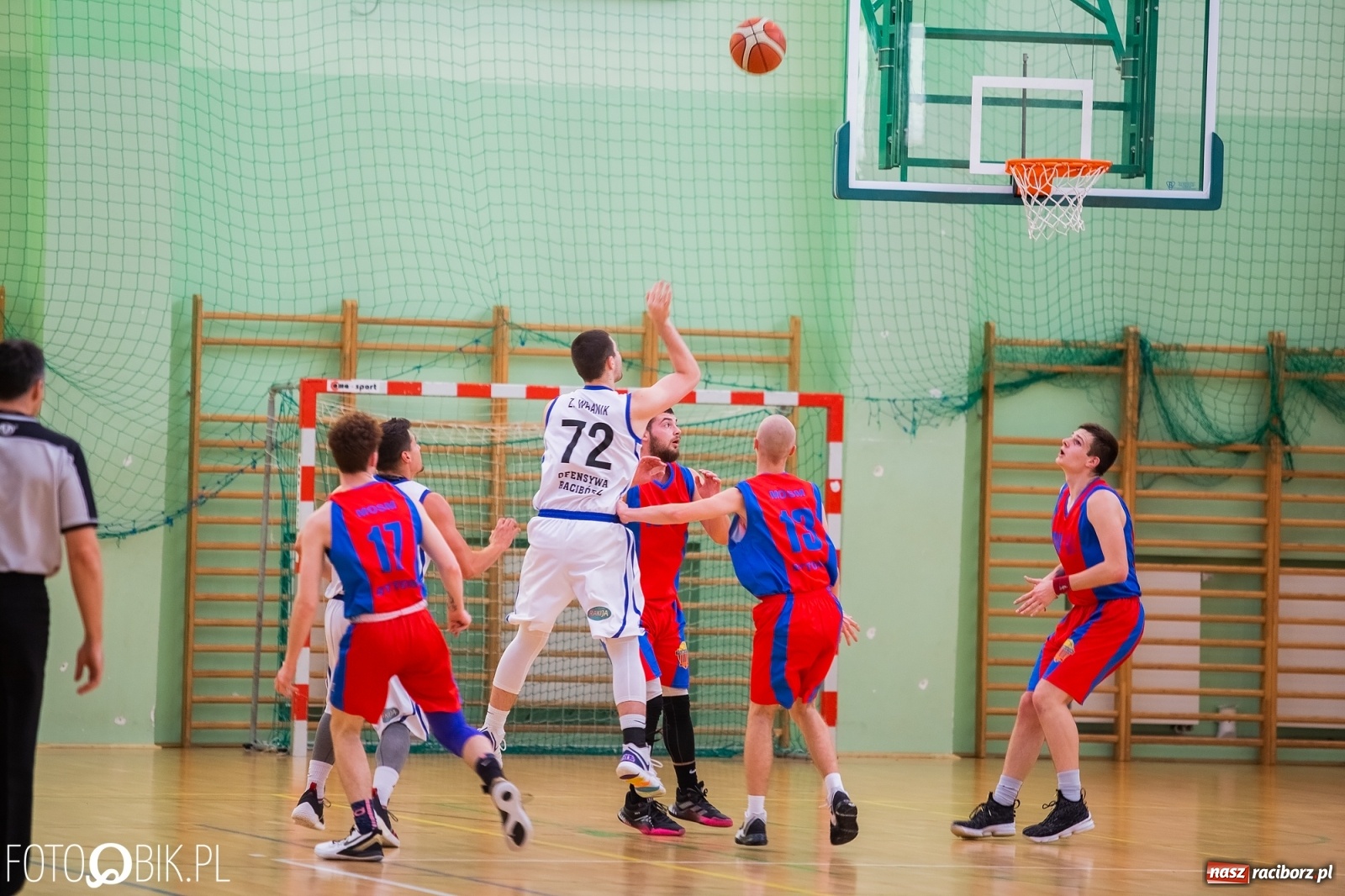 Zdjęcie w galerii na portalu naszraciborz.pl: Koszykówka. Dreszczowiec w inauguracyjnym starciu Ofensywy wiadomości z regionu