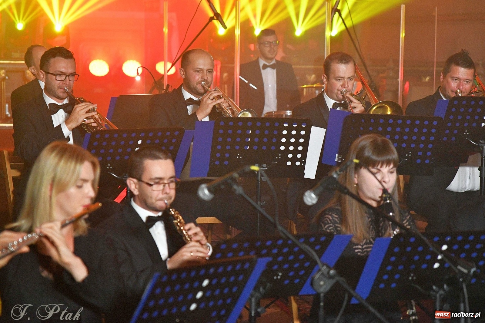 Zdjęcie w galerii na portalu naszraciborz.pl: Dzień Papieski. Wyjątkowy koncert w kościele farnym  wiadomości z regionu