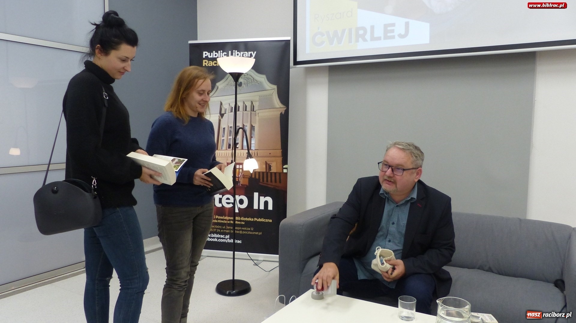 Zdjęcie w galerii na portalu naszraciborz.pl: Ryszard Ćwirlej na finał Literackiej jesieni z Księgarnią Sowa  wiadomości z regionu