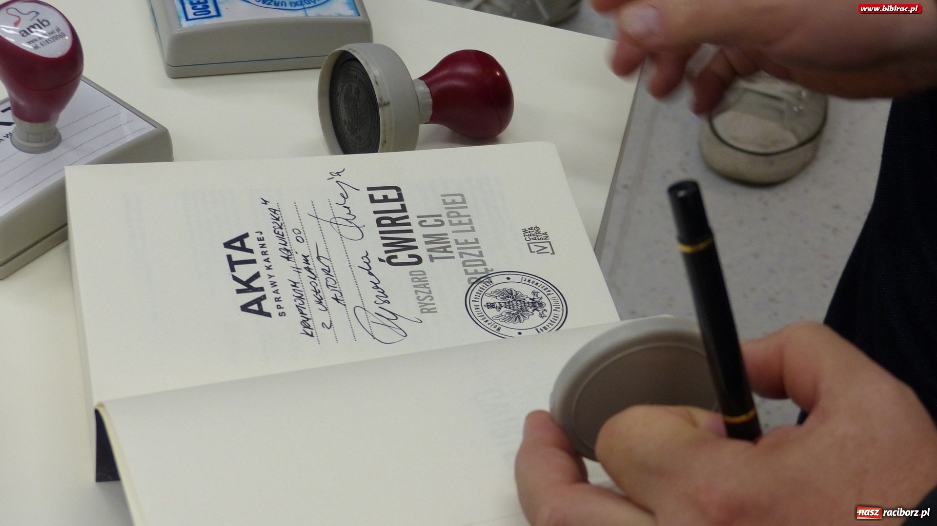 Zdjęcie w galerii na portalu naszraciborz.pl: Ryszard Ćwirlej na finał Literackiej jesieni z Księgarnią Sowa  wiadomości z regionu