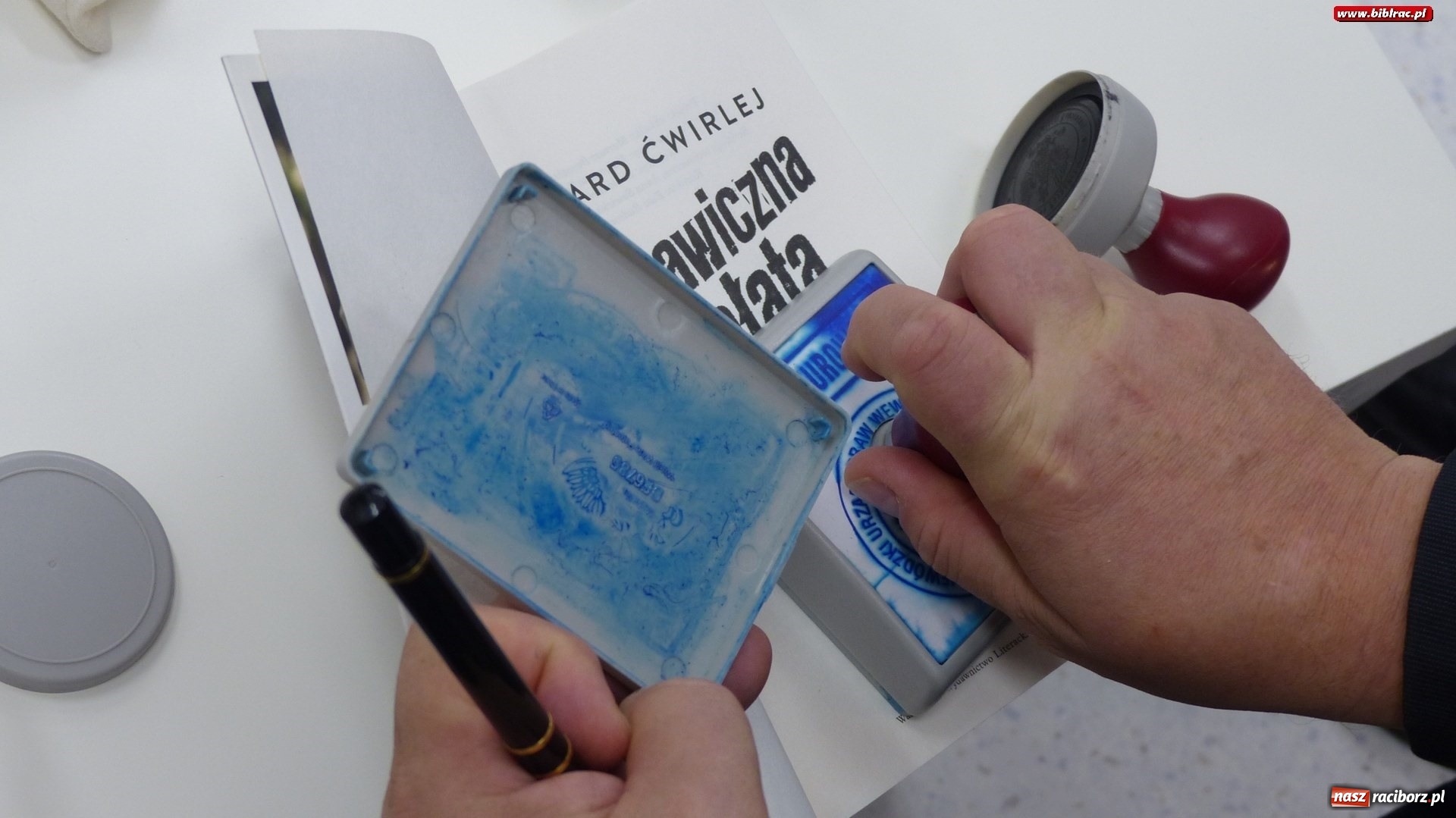 Zdjęcie w galerii na portalu naszraciborz.pl: Ryszard Ćwirlej na finał Literackiej jesieni z Księgarnią Sowa  wiadomości z regionu