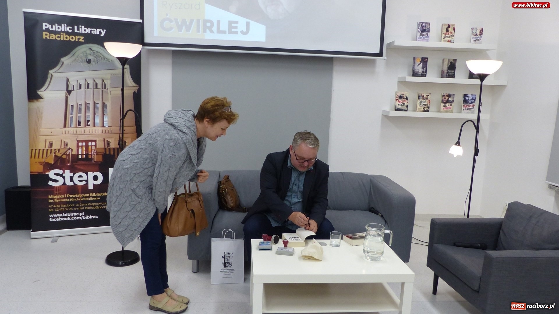 Zdjęcie w galerii na portalu naszraciborz.pl: Ryszard Ćwirlej na finał Literackiej jesieni z Księgarnią Sowa  wiadomości z regionu