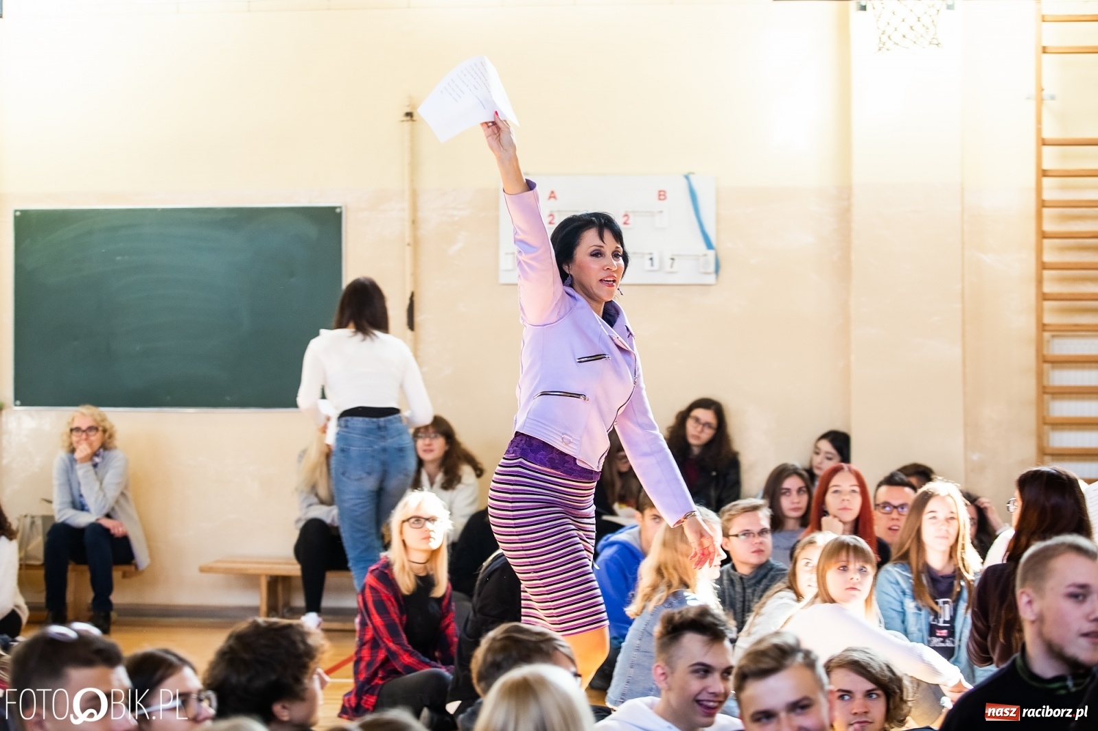 Zdjęcie w galerii na portalu naszraciborz.pl: Turniej Gier i Zabaw Językowych w II LO wiadomości z regionu