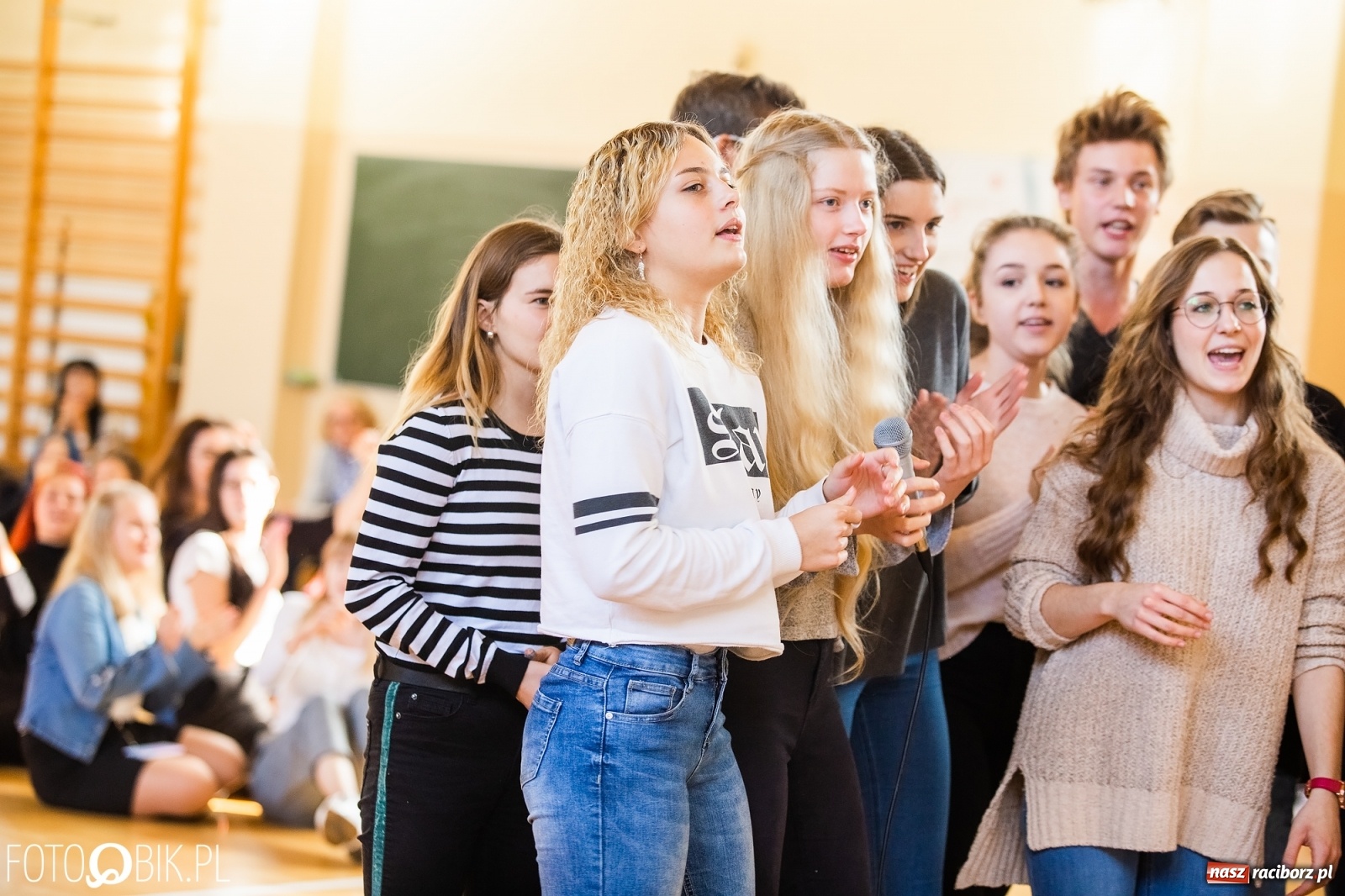 Zdjęcie w galerii na portalu naszraciborz.pl: Turniej Gier i Zabaw Językowych w II LO wiadomości z regionu