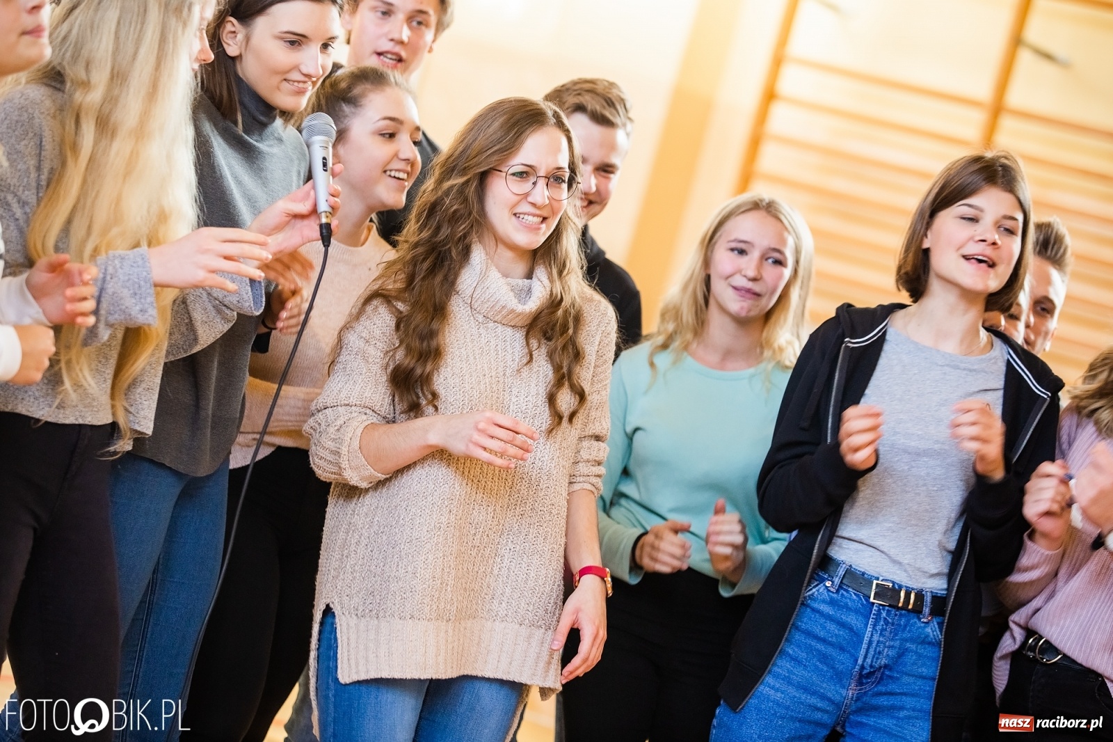 Zdjęcie w galerii na portalu naszraciborz.pl: Turniej Gier i Zabaw Językowych w II LO wiadomości z regionu