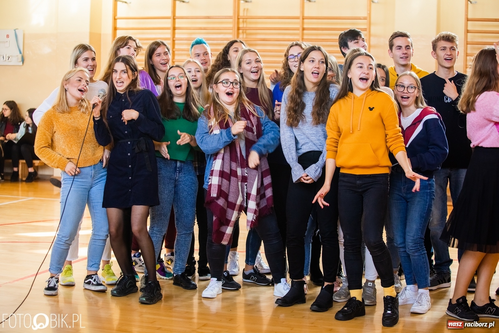 Zdjęcie w galerii na portalu naszraciborz.pl: Turniej Gier i Zabaw Językowych w II LO wiadomości z regionu