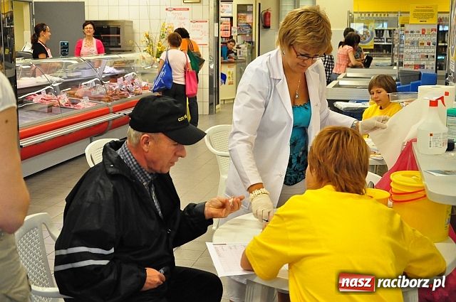 Zdjęcie w galerii na portalu naszraciborz.pl: Biała sobota w Netto wiadomości z regionu